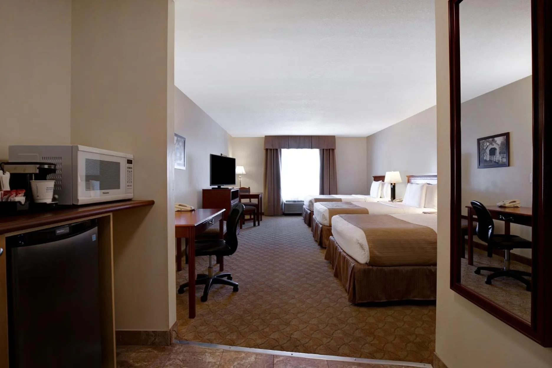 Photo of the whole room, Bed in Days Inn by Wyndham Dawson Creek