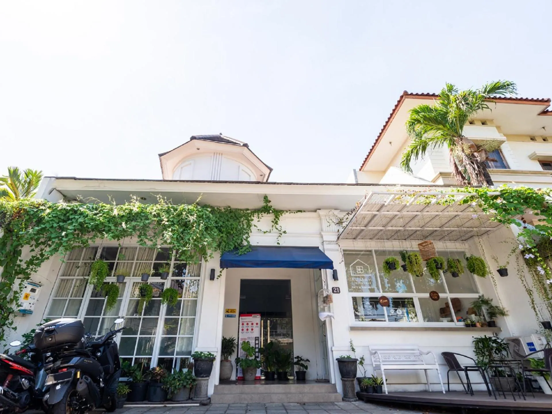 Facade/entrance in Rumah Teuku Umar Mitra RedDoorz
