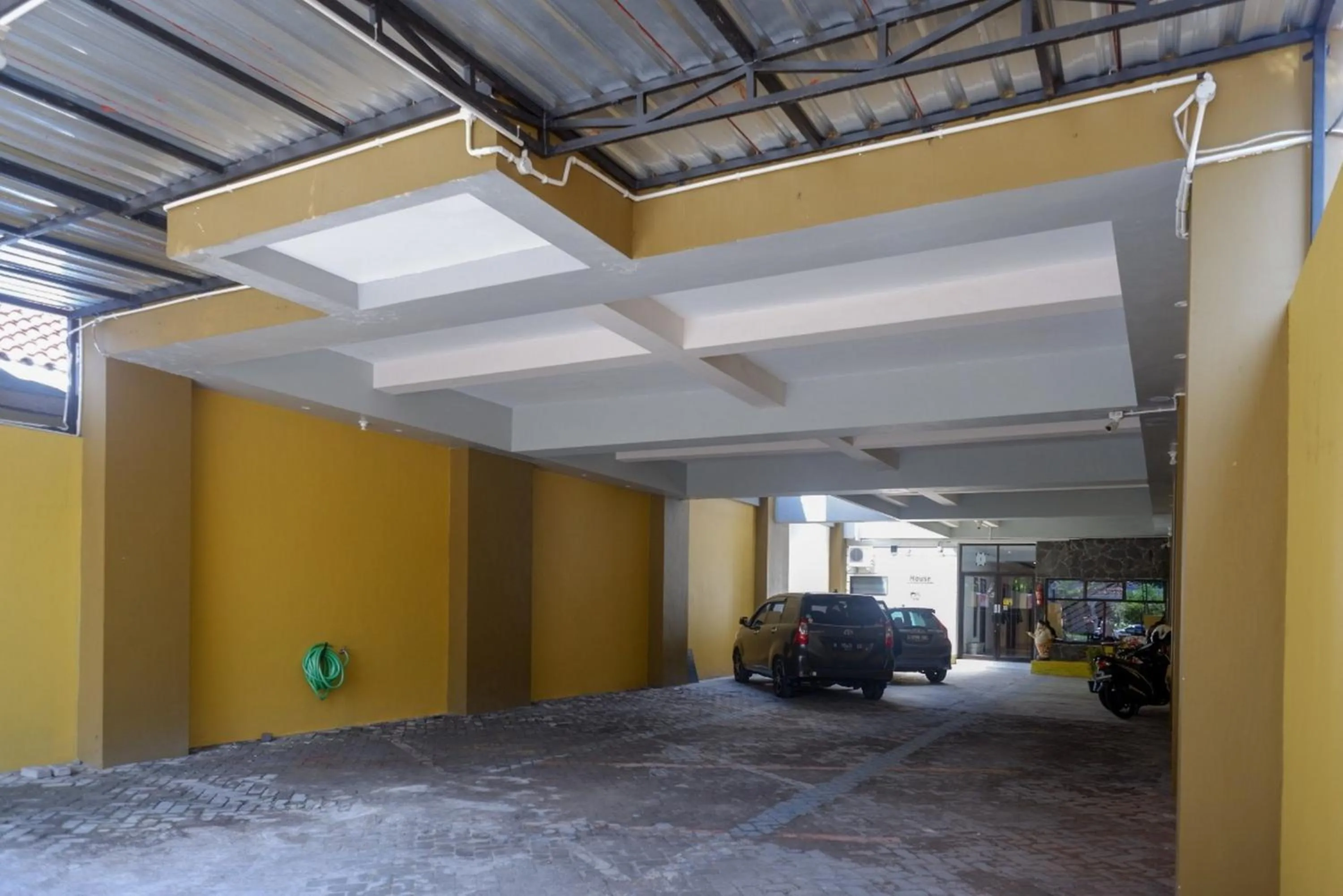 Parking in RedDoorz near Affandi Gejayan 2