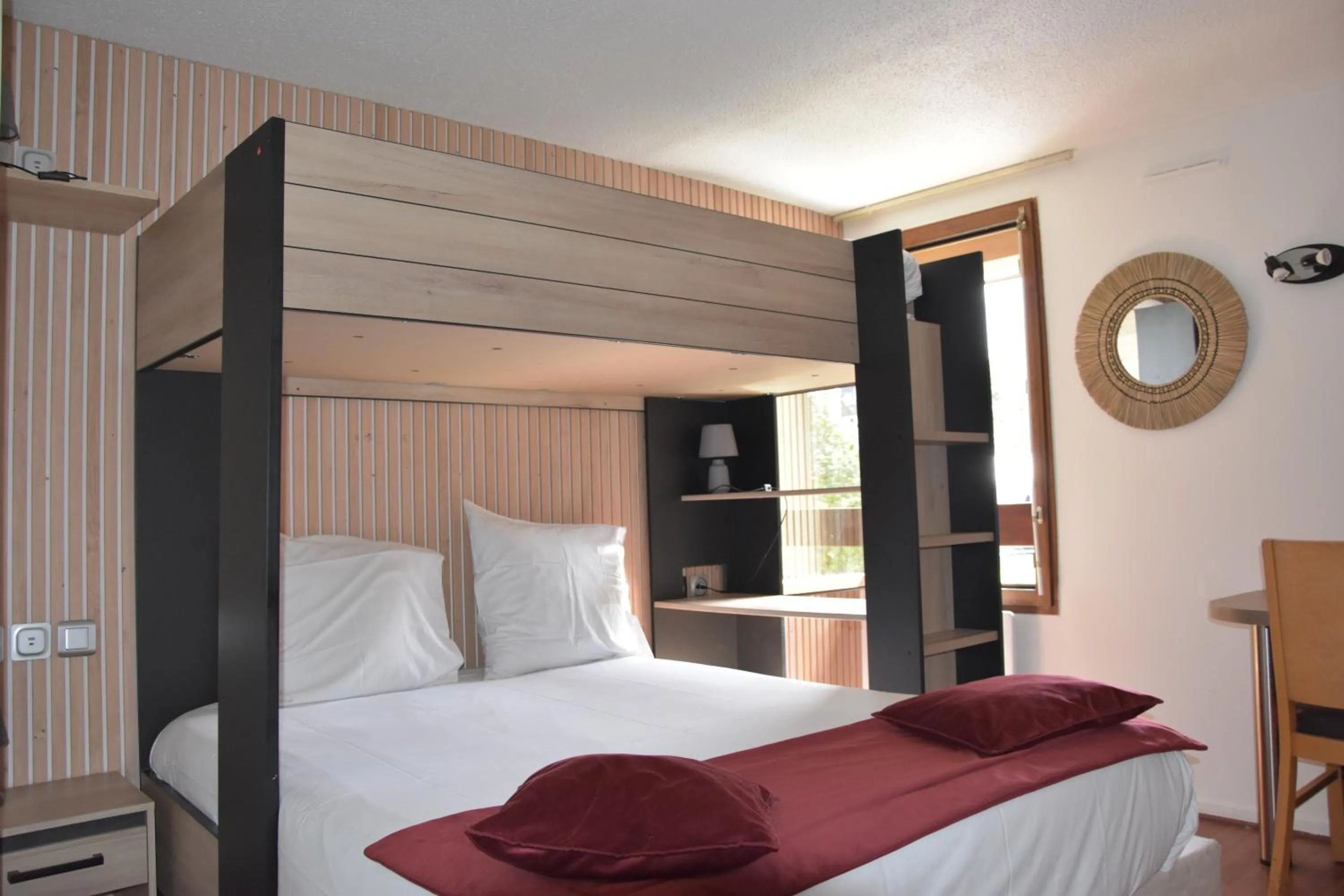 Bed in Hotel Bagatelle Paris Nord Roissy - ex Inter-Hotel