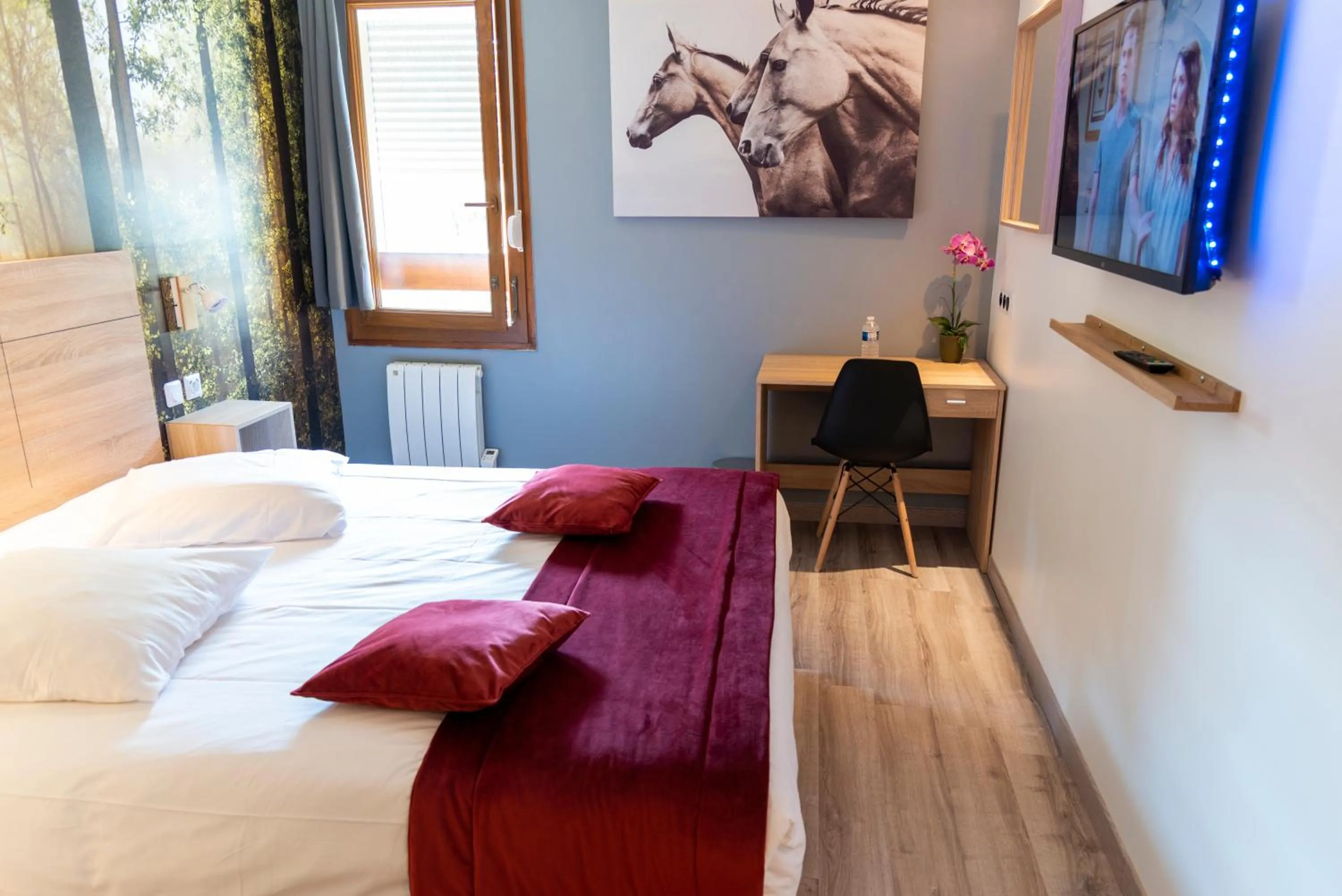 Bed in Hotel Bagatelle Paris Nord Roissy - ex Inter-Hotel