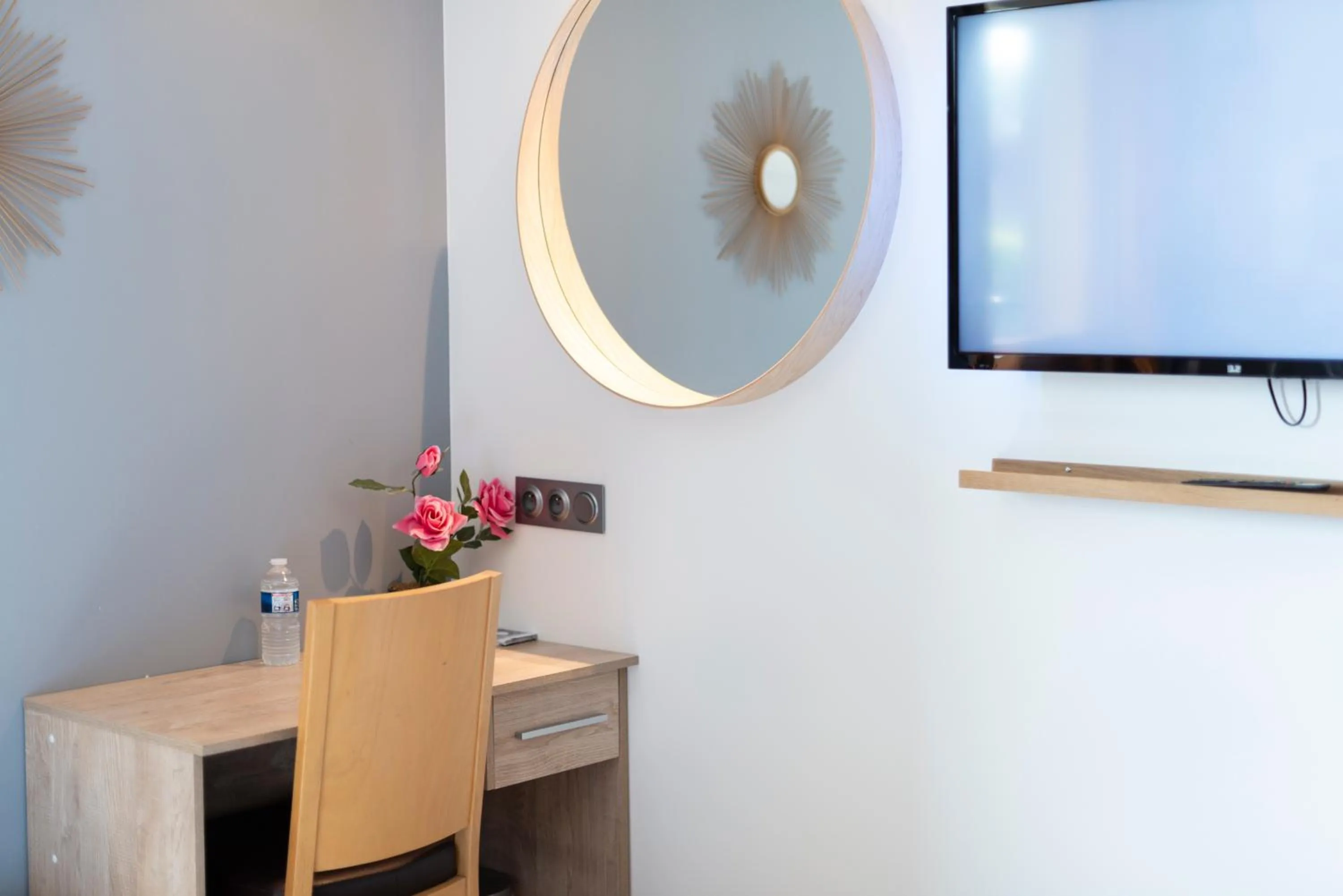 furniture in Hotel Bagatelle Paris Nord Roissy - ex Inter-Hotel