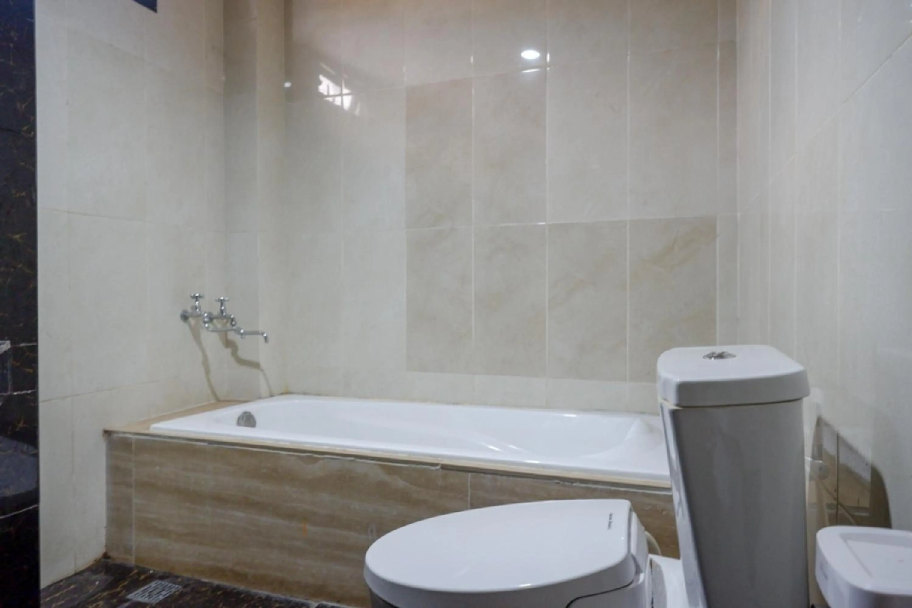 Bathroom in RedDoorz Plus @ Cameloan Hotel Palu