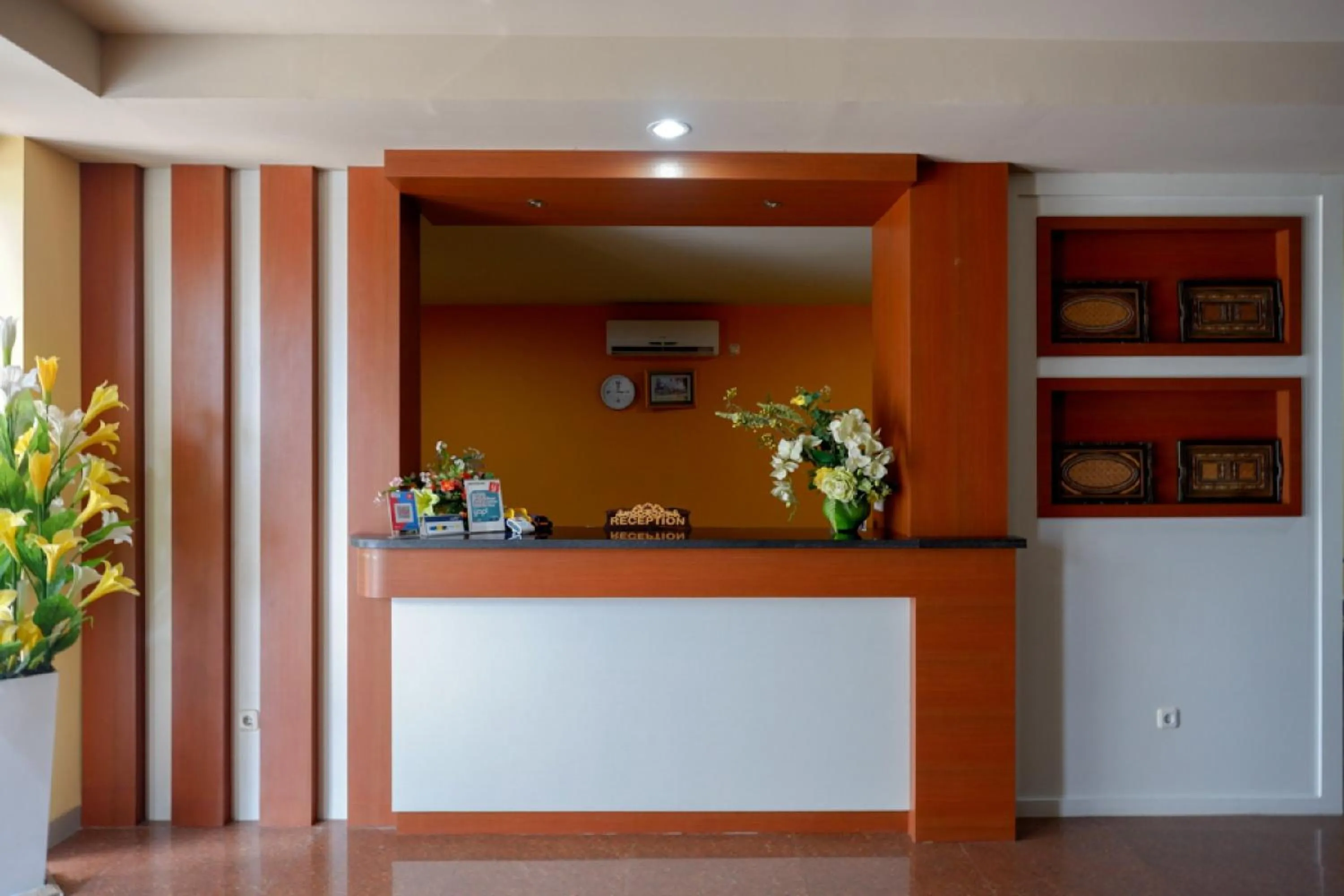 Lobby or reception in RedDoorz Plus @ Cameloan Hotel Palu