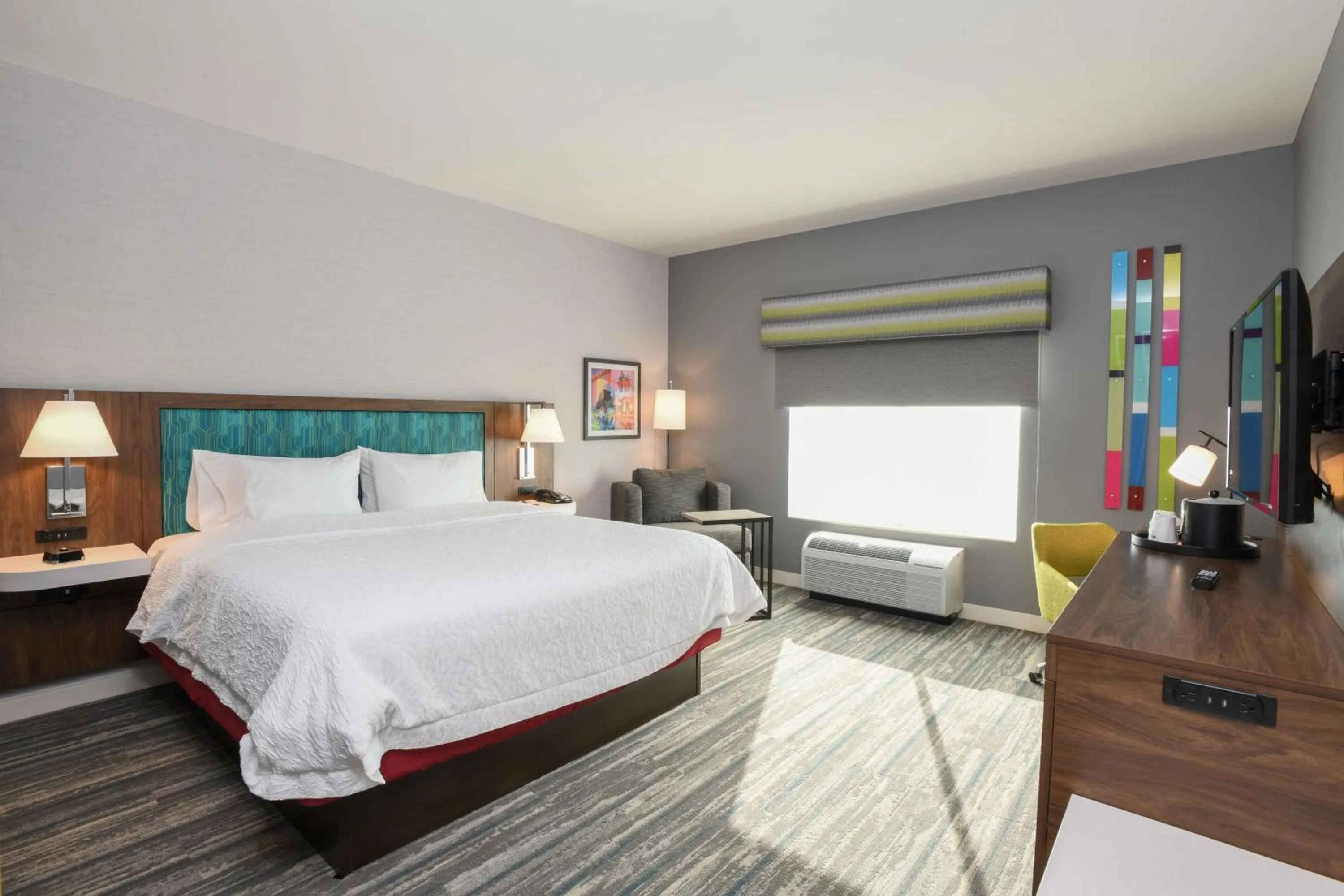 Bedroom, Bed in Hampton Inn & Suites Cincinnati Liberty Township