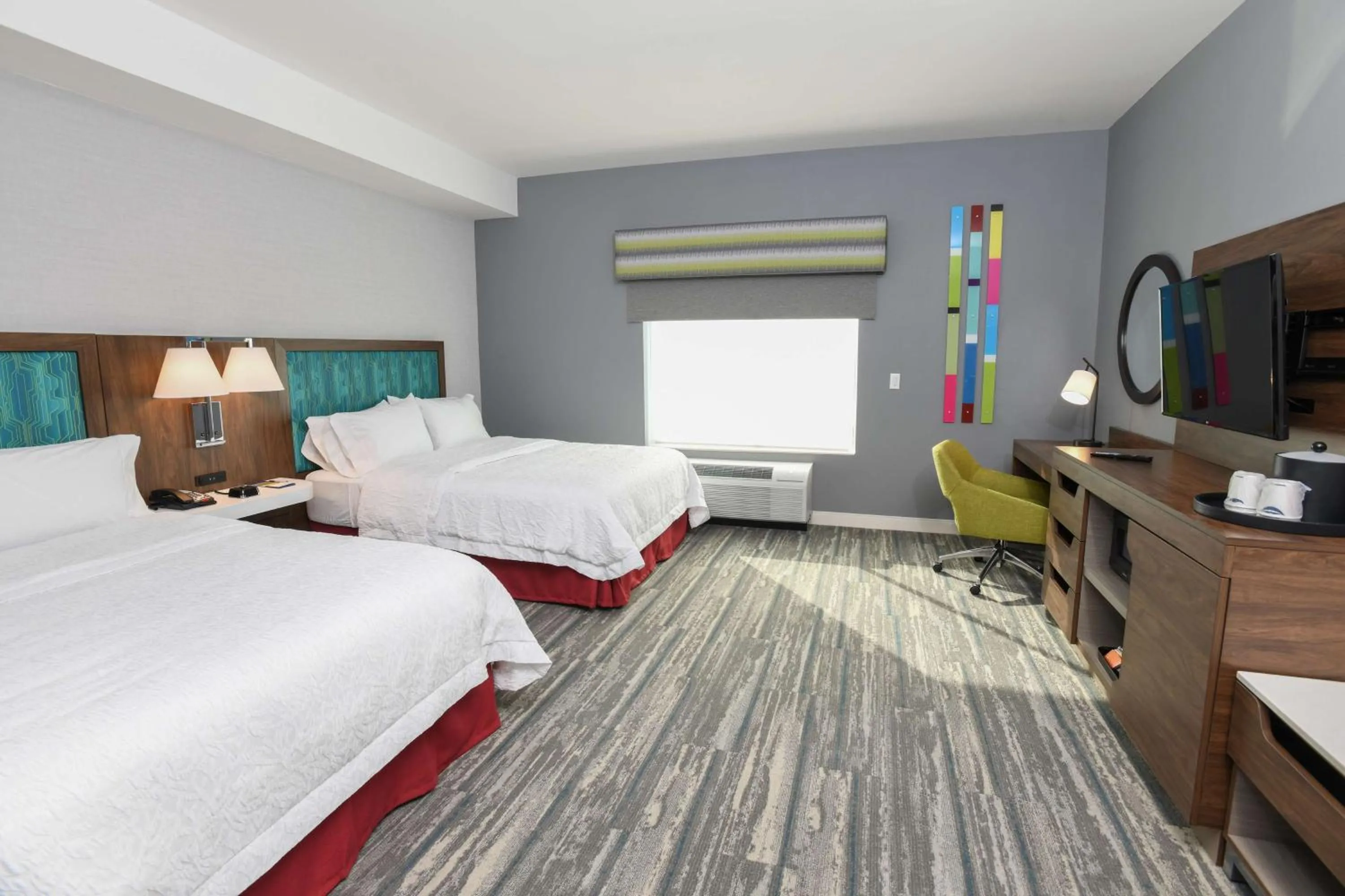 Bedroom, Bed in Hampton Inn & Suites Cincinnati Liberty Township