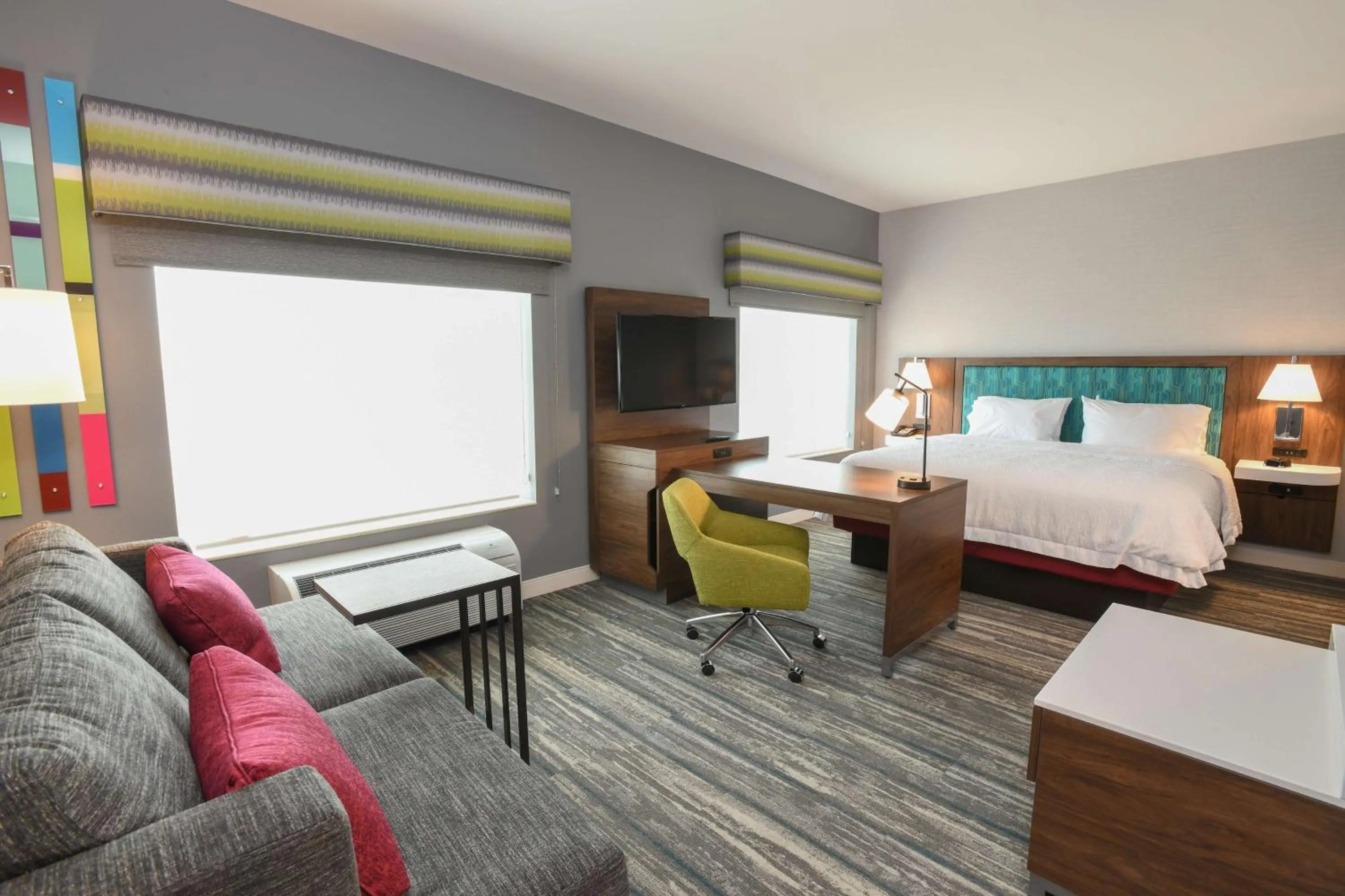 Bedroom, Bed in Hampton Inn & Suites Cincinnati Liberty Township