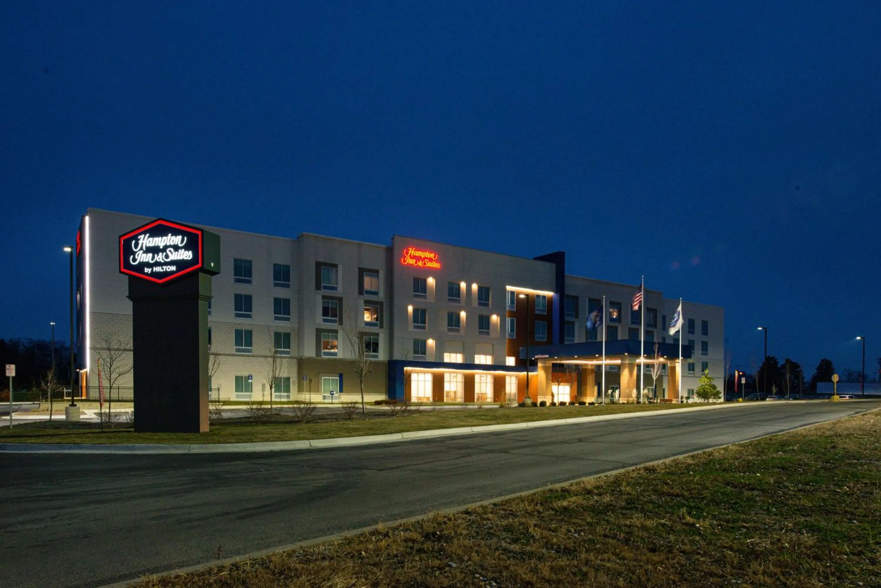 Property building in Hampton Inn & Suites Adrian, Mi
