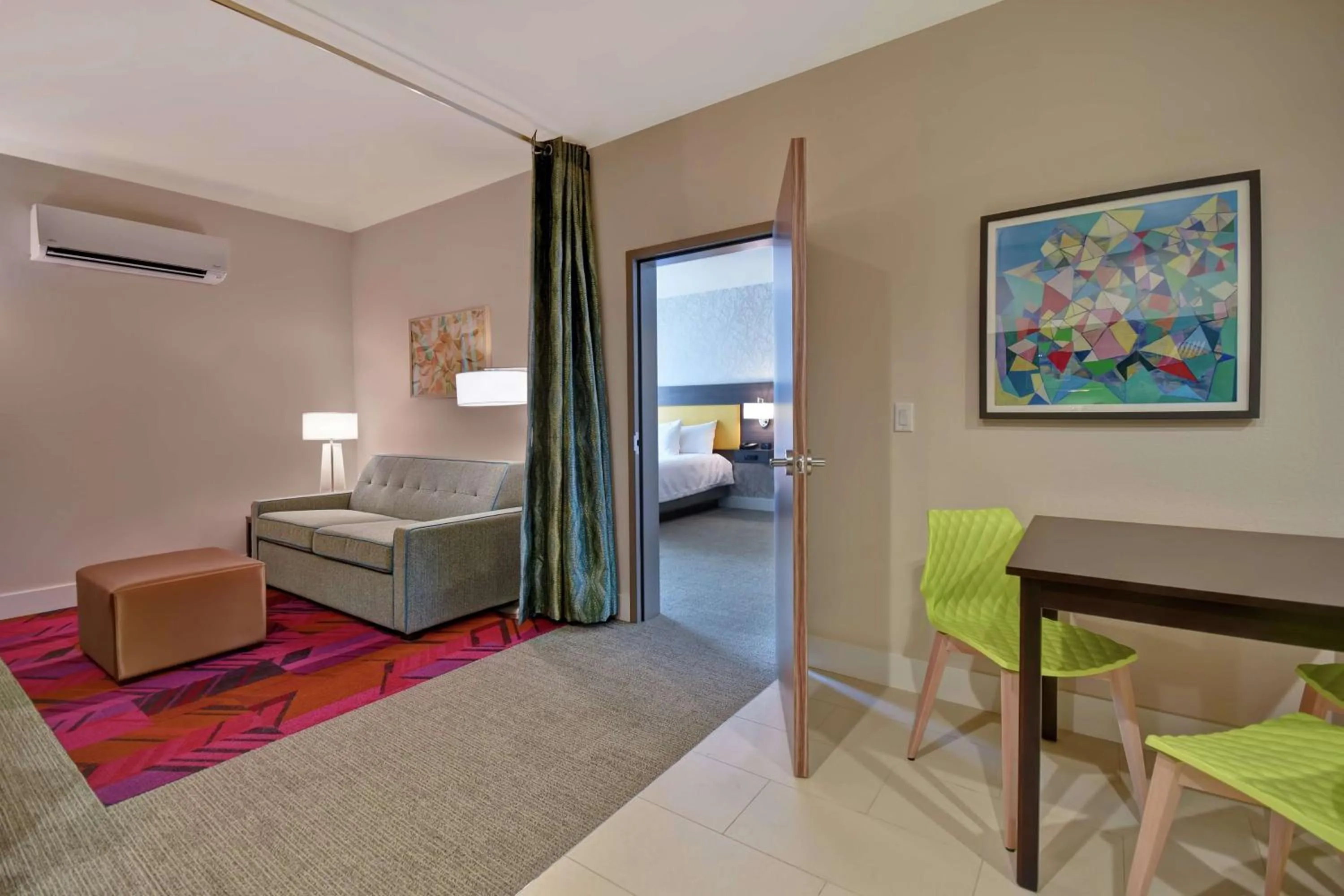 Living room, Bed in Home2 Suites by Hilton Wichita Northeast