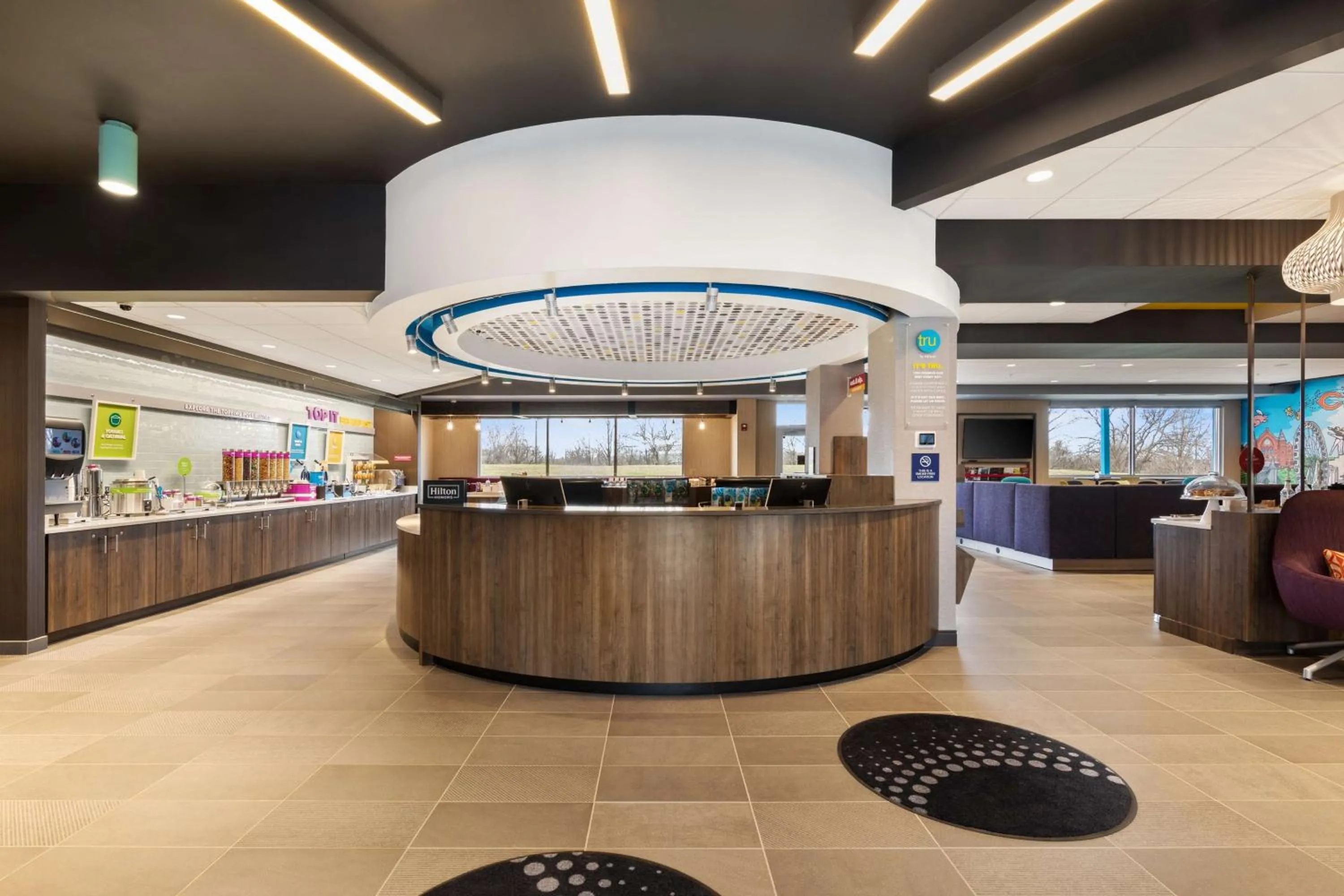 Lobby or reception in Tru By Hilton Sharonville, OH