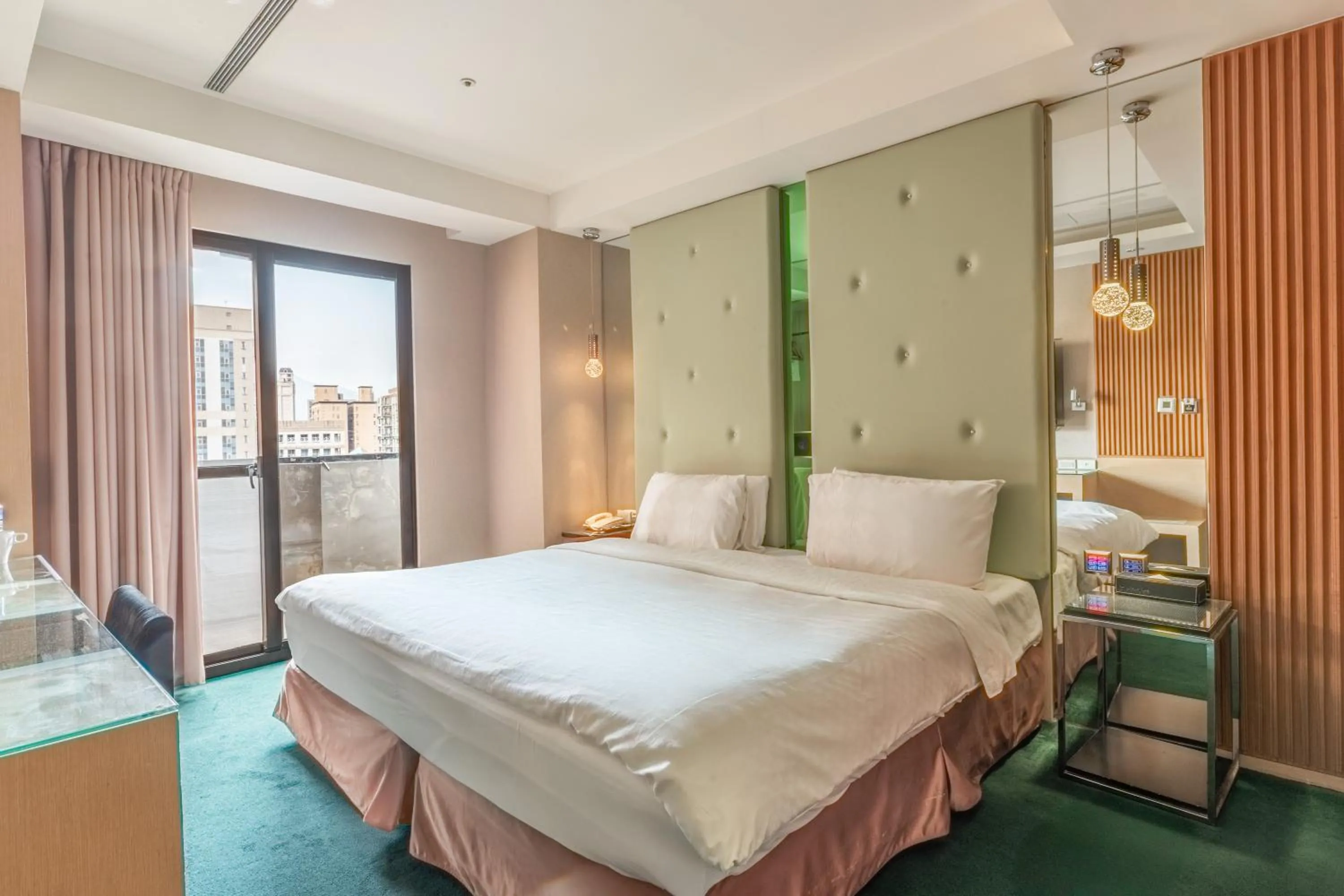 Balcony/Terrace, Bed in Hotel G7 Taipei