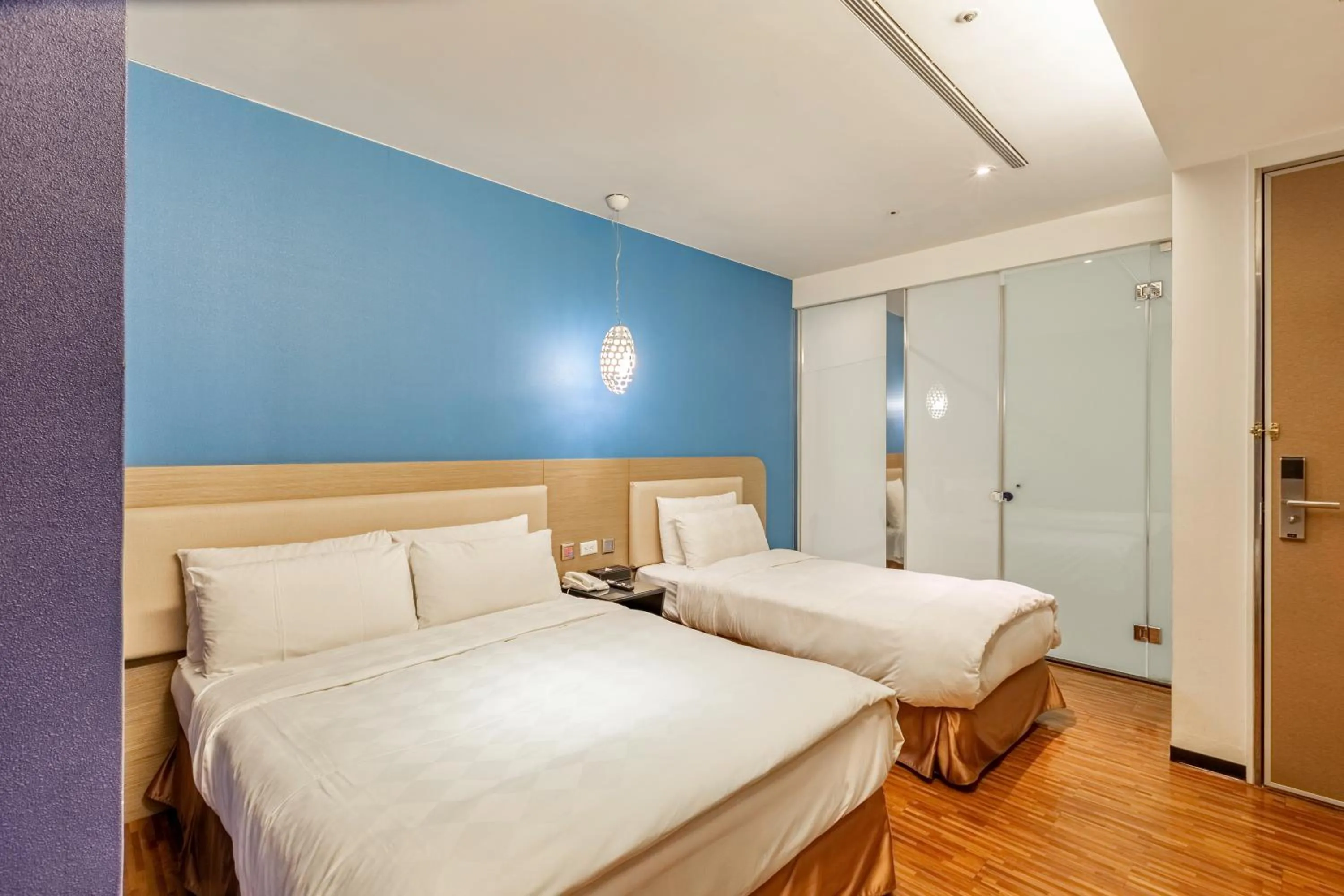 Photo of the whole room, Bed in Hotel G7 Taipei