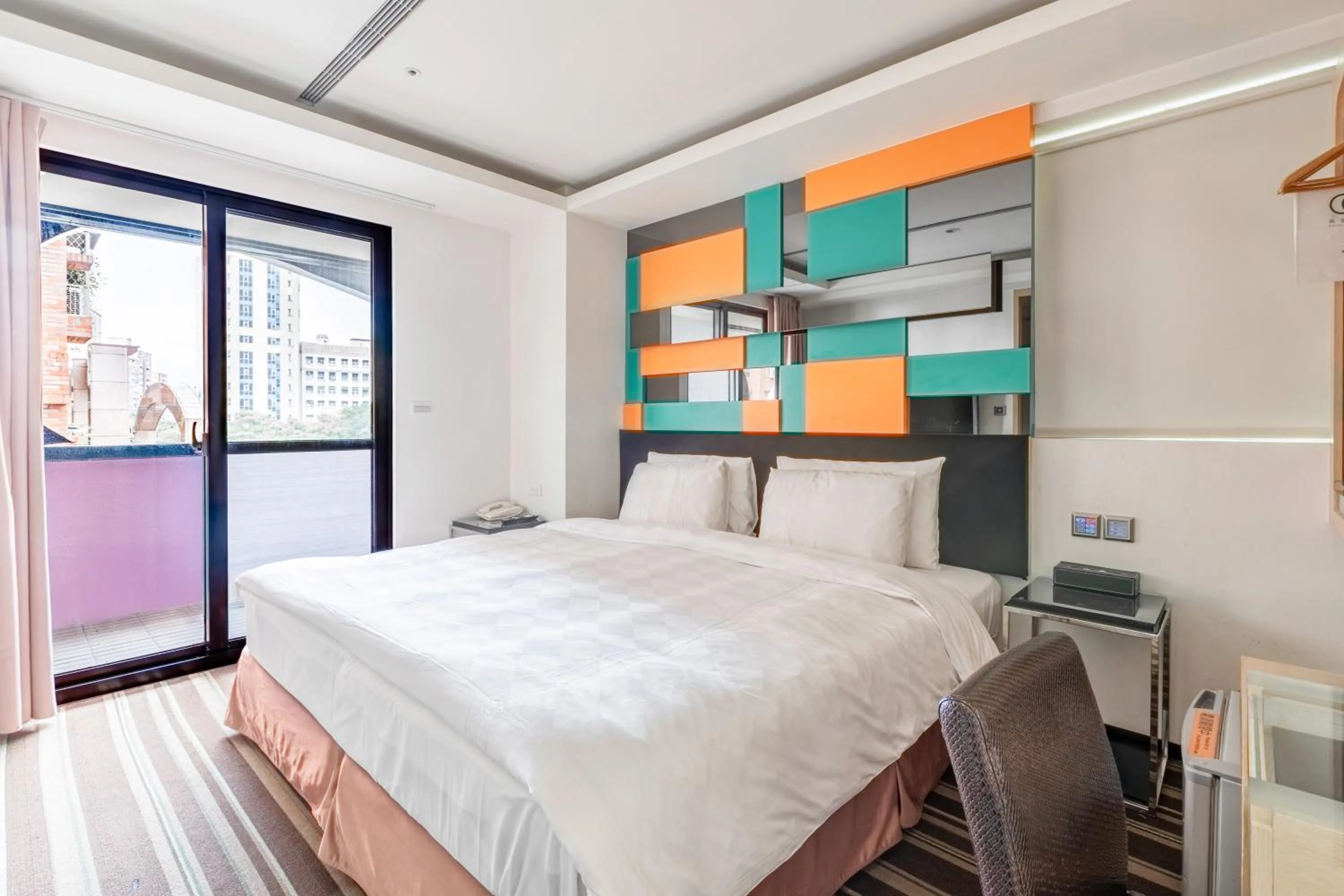 Photo of the whole room, Bed in Hotel G7 Taipei