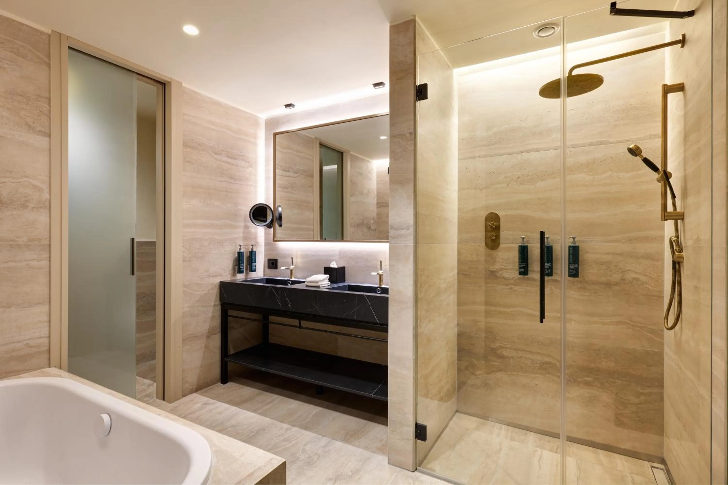 Bathroom in Hilton Rome Eur La Lama