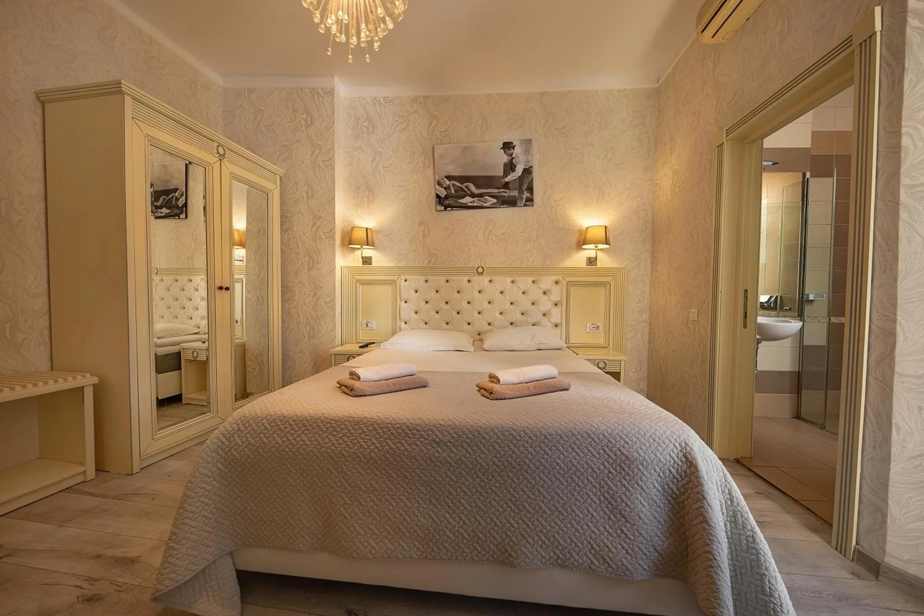 Bed in Carol Boutique - Vila Cornelia