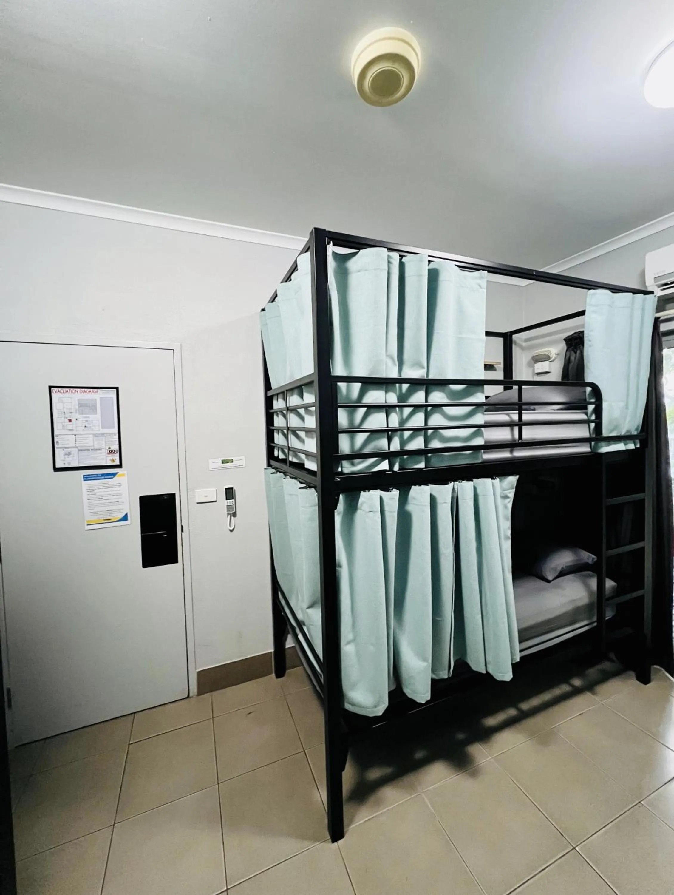 Bed in Noosa Flashpackers