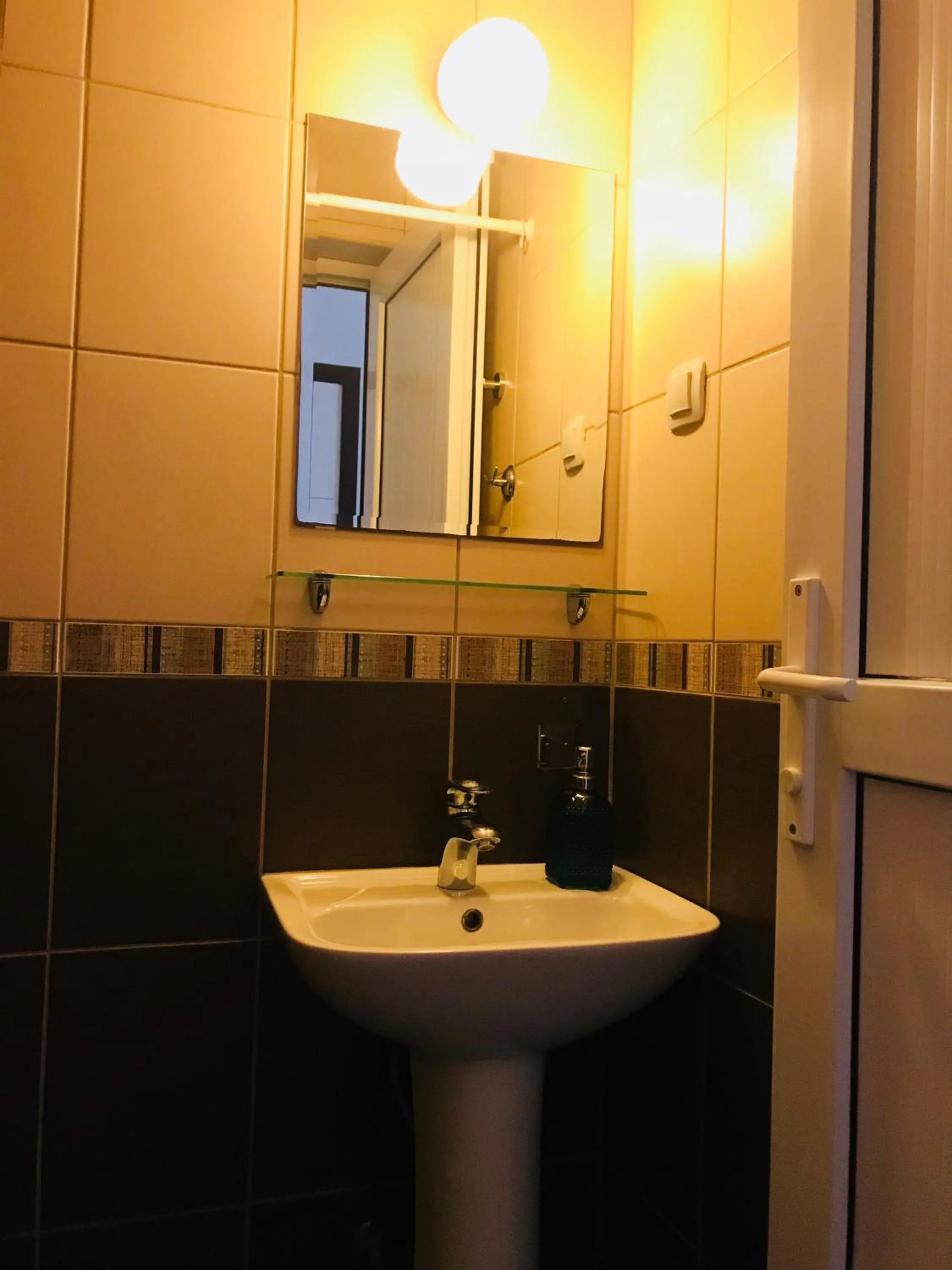 Bathroom in Cam Hotel