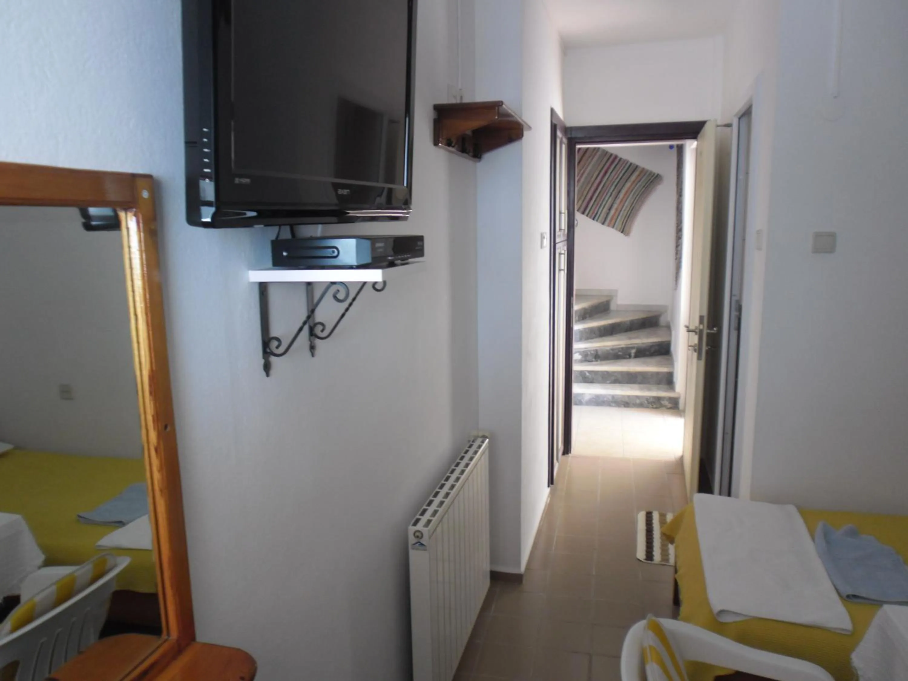 TV and multimedia in Cam Hotel