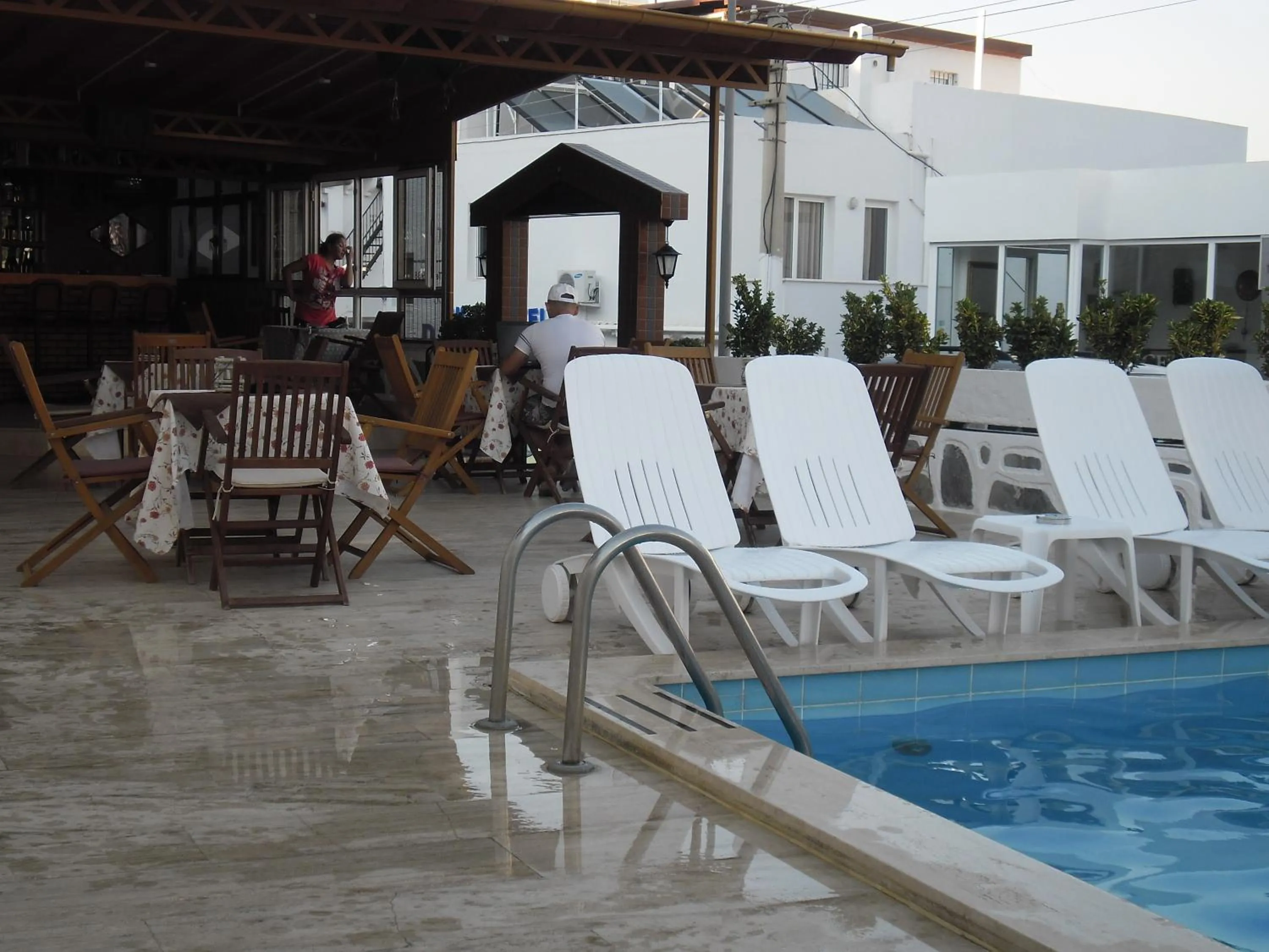 Swimming pool in Cam Hotel