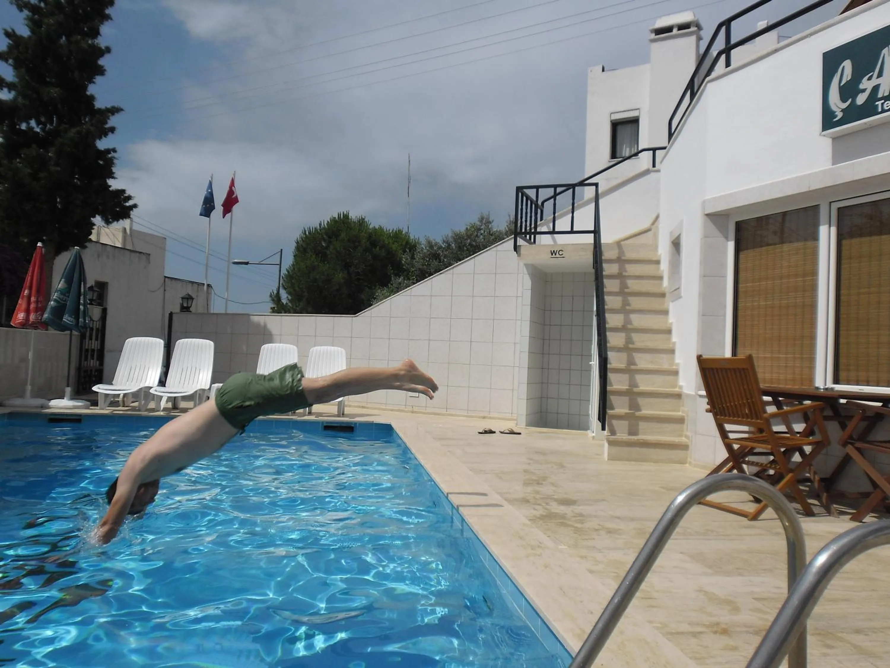 Swimming pool in Cam Hotel