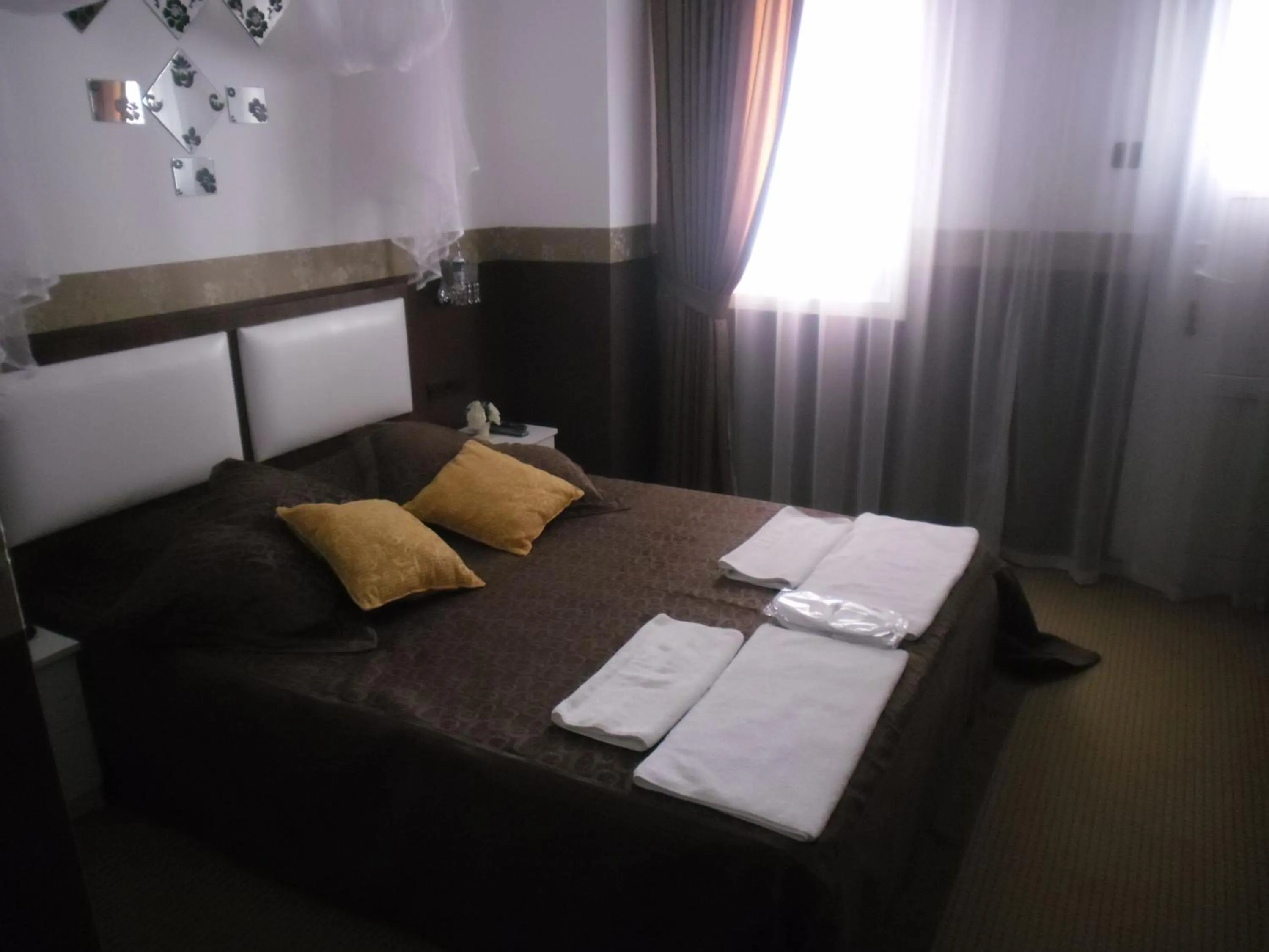 Bedroom, Bed in Cam Hotel