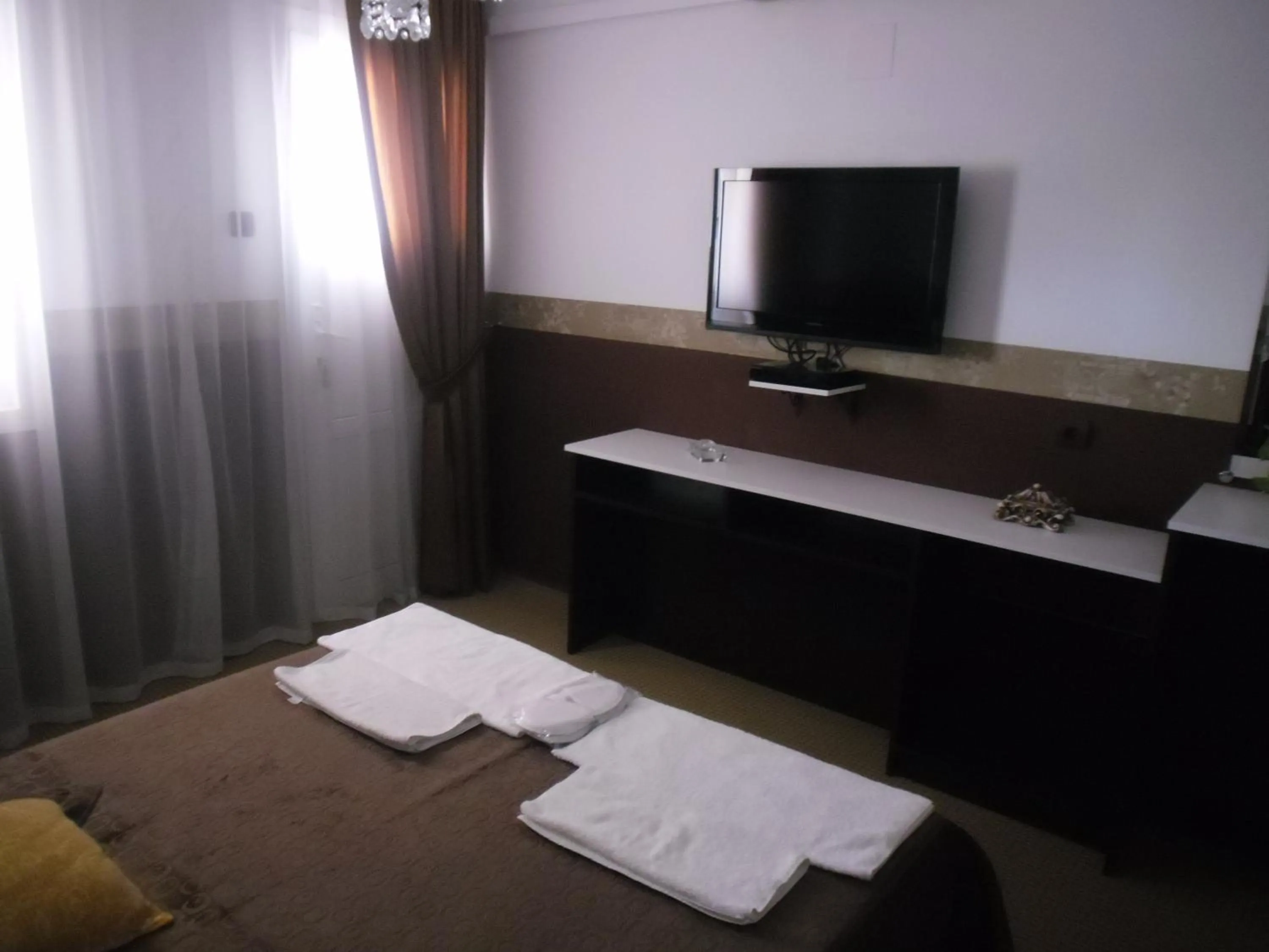 TV and multimedia, Bed in Cam Hotel