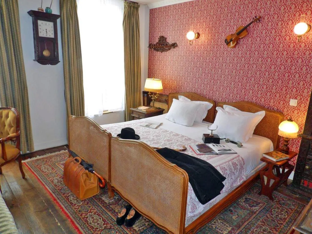 Bed in Detective Hotel