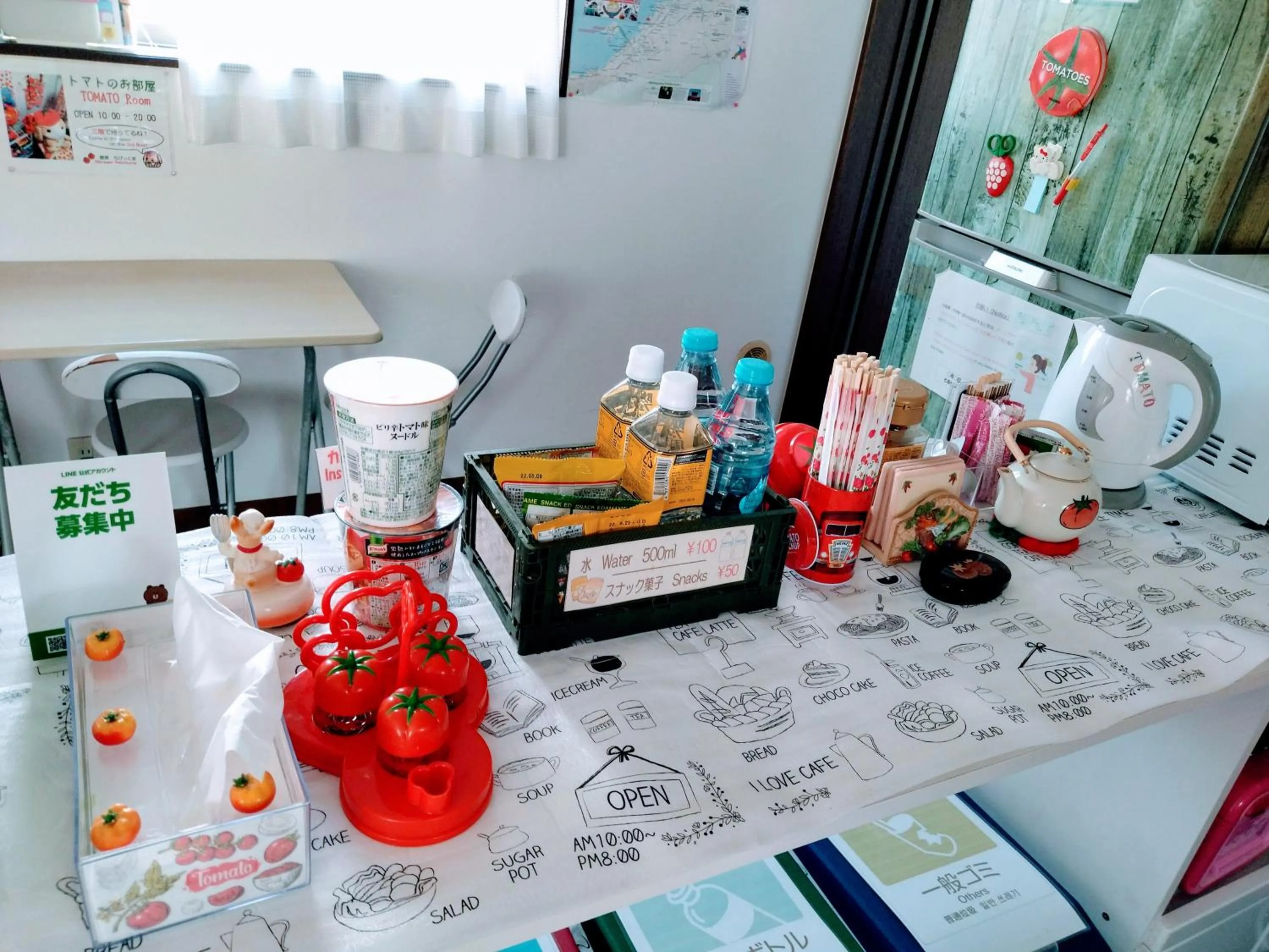 Communal lounge/ TV room in Osaka Tomato Guesthouse