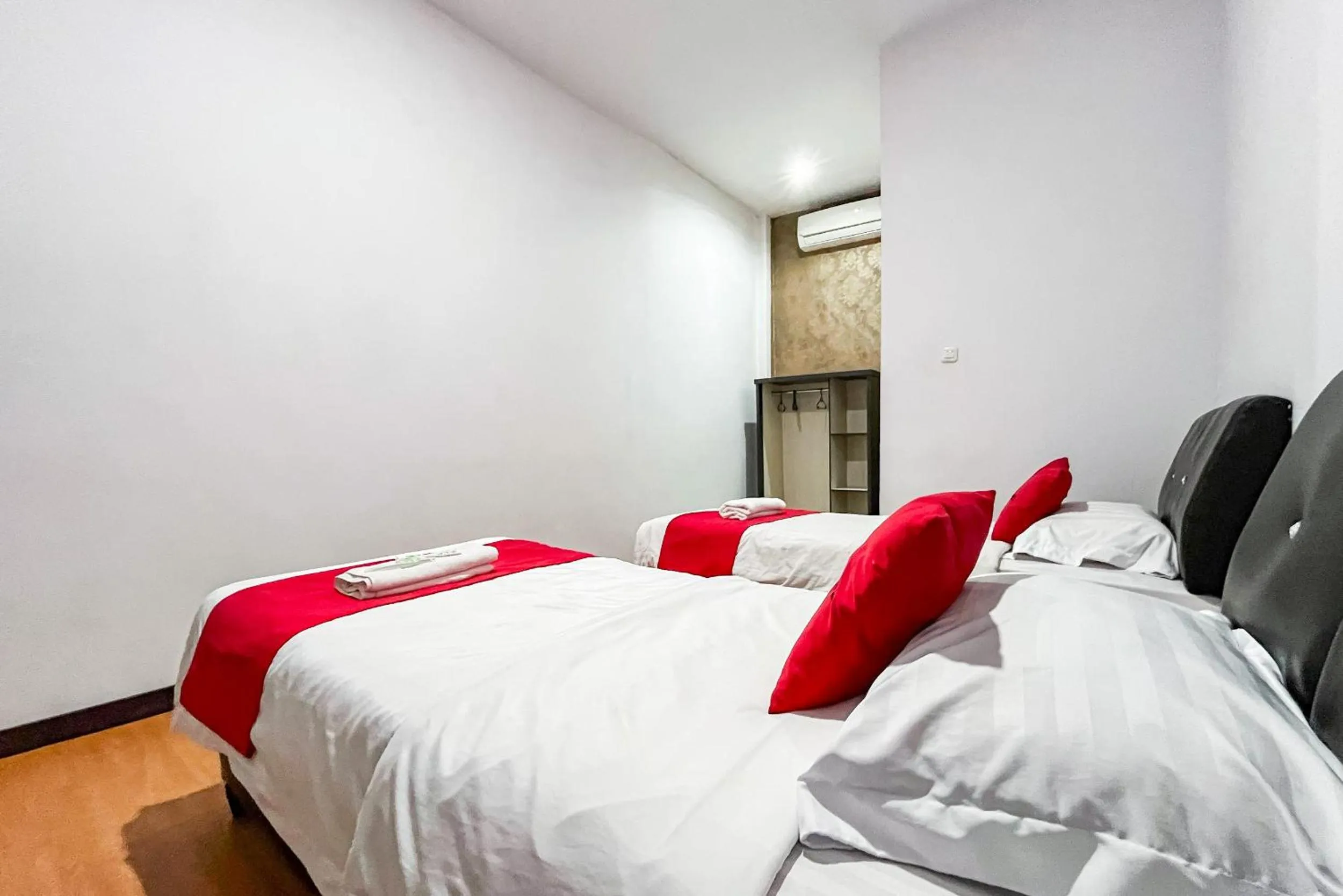 Bedroom, Bed in RedDoorz Plus at Hotel Lestari Karema Mamuju