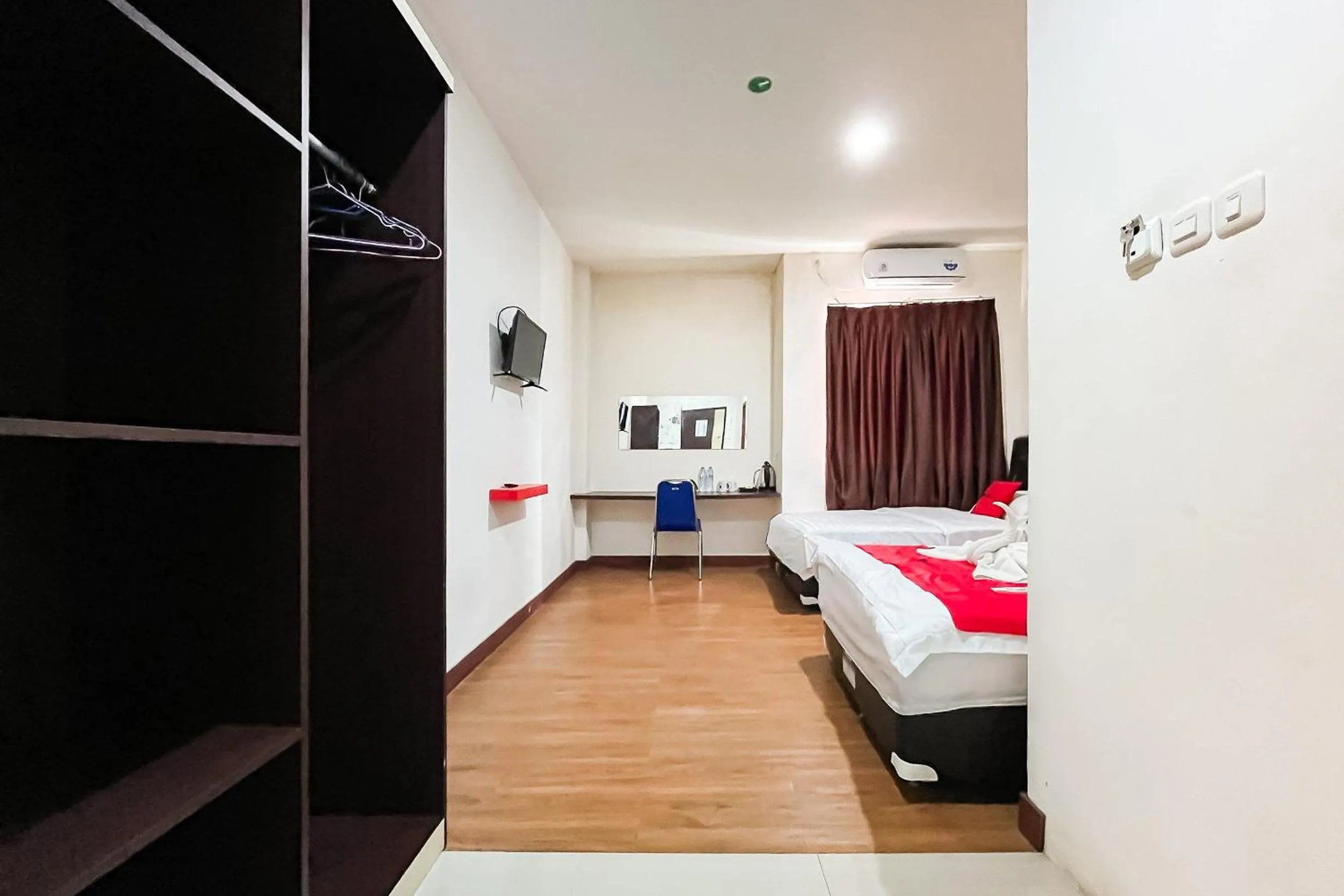 Bedroom, Bed in RedDoorz Plus at Hotel Lestari Karema Mamuju