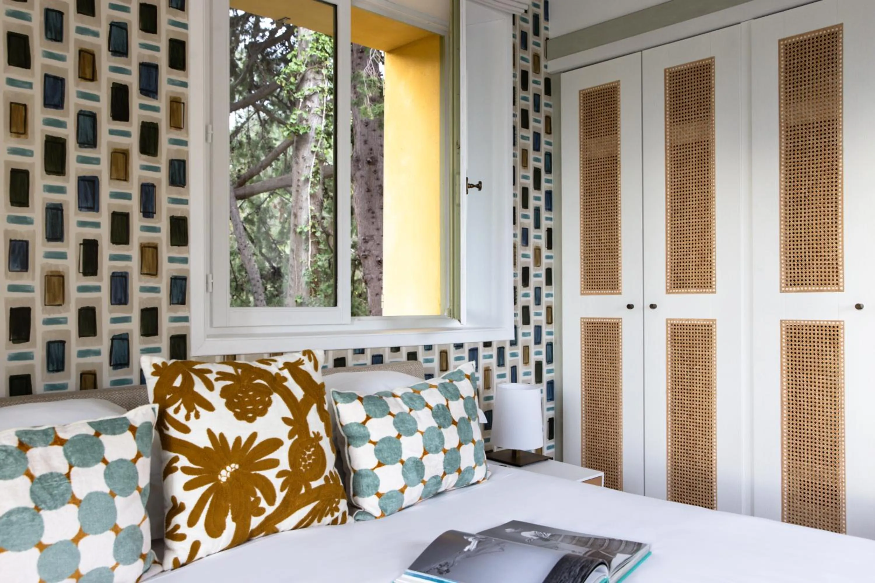 Bed in Hotel Royal-Riviera