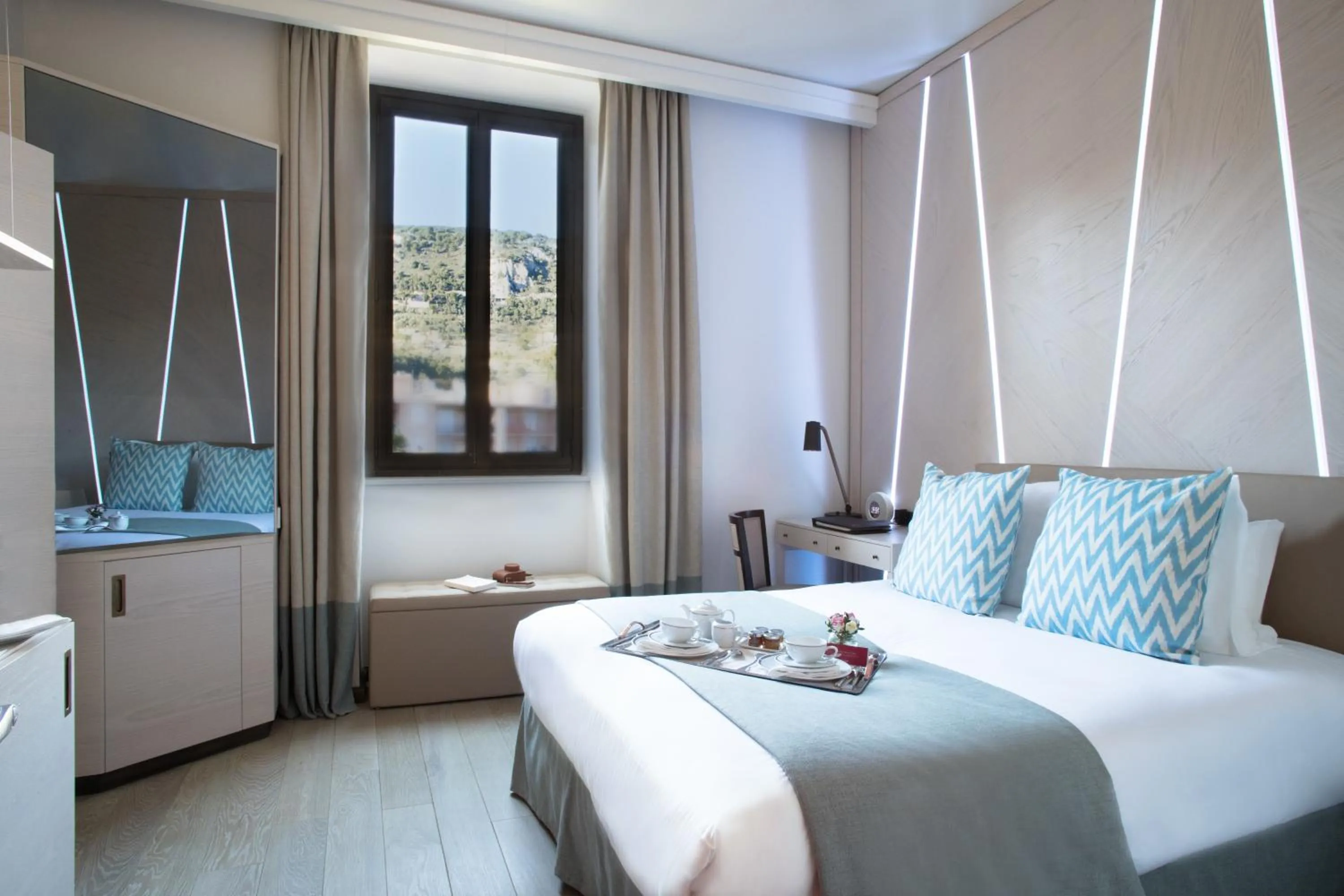 Bed in Hotel Royal-Riviera