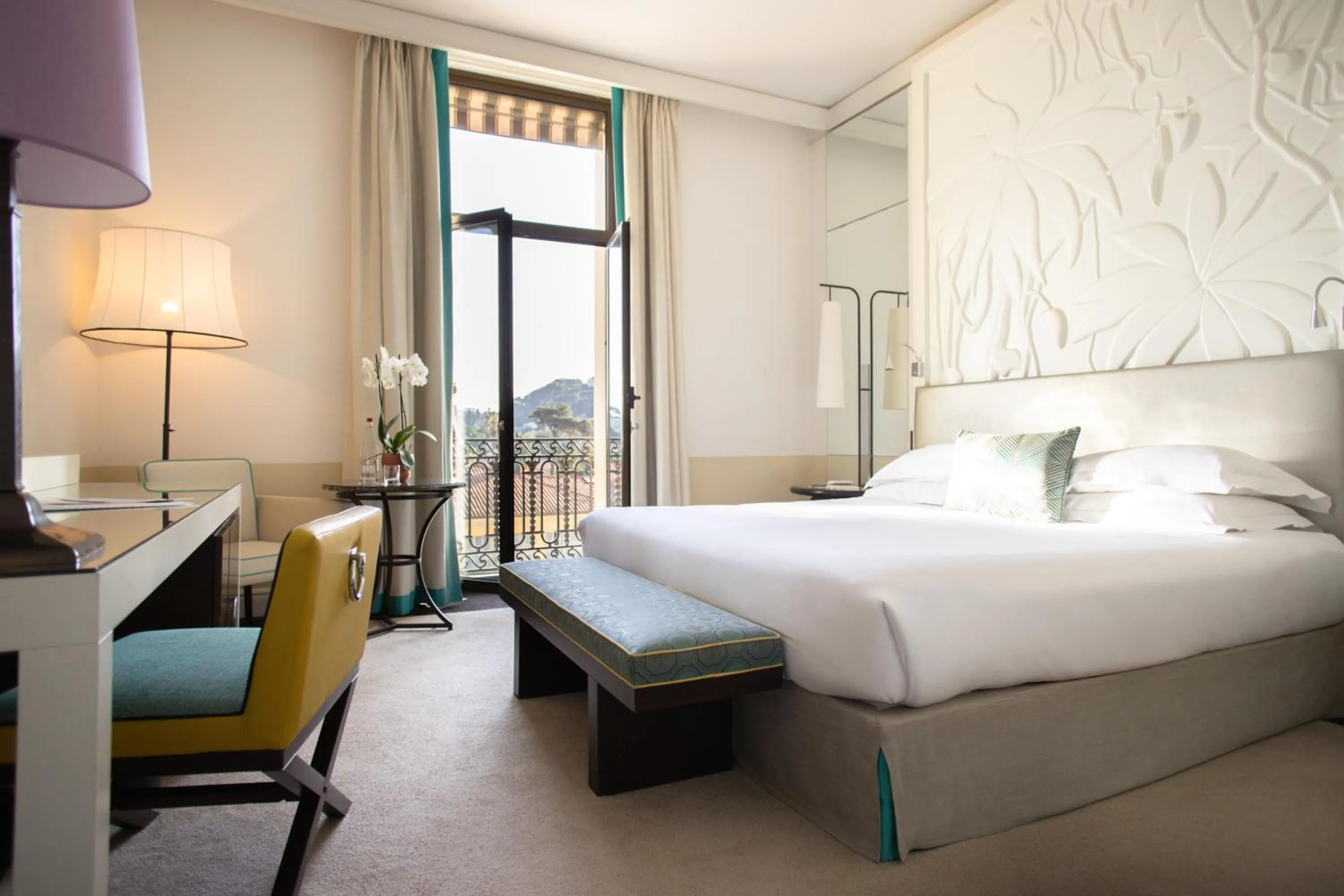 Property building in Hotel Royal-Riviera