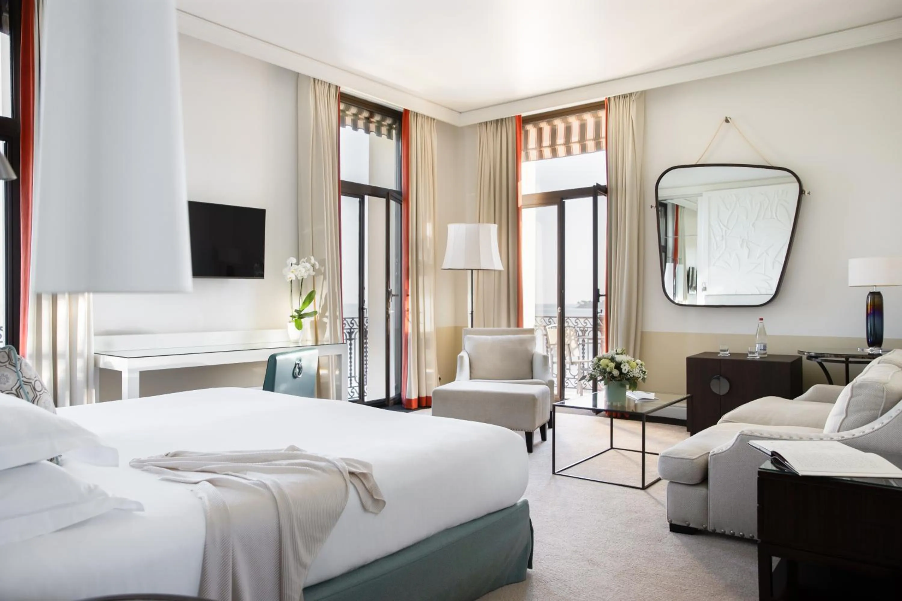 Bed in Hotel Royal-Riviera