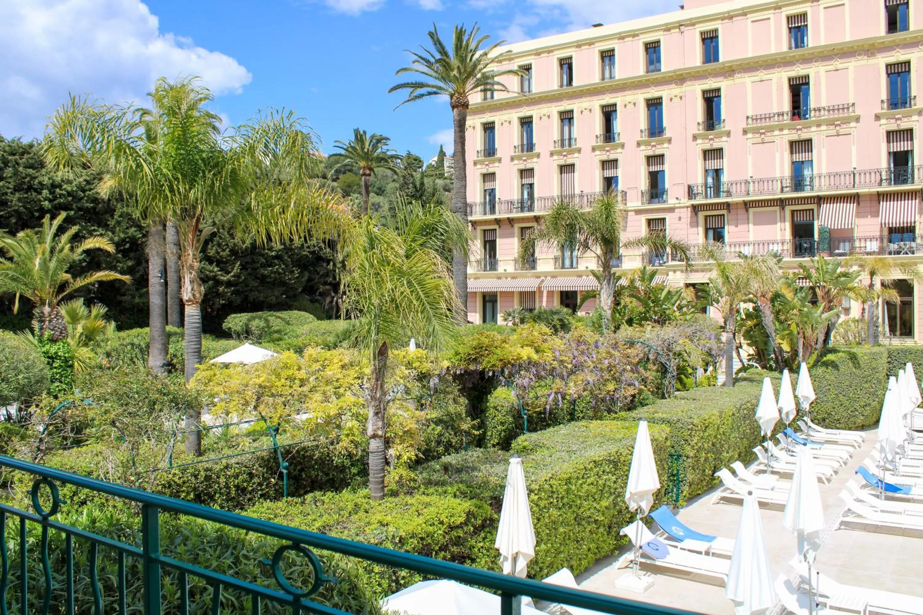 Property building in Hotel Royal-Riviera