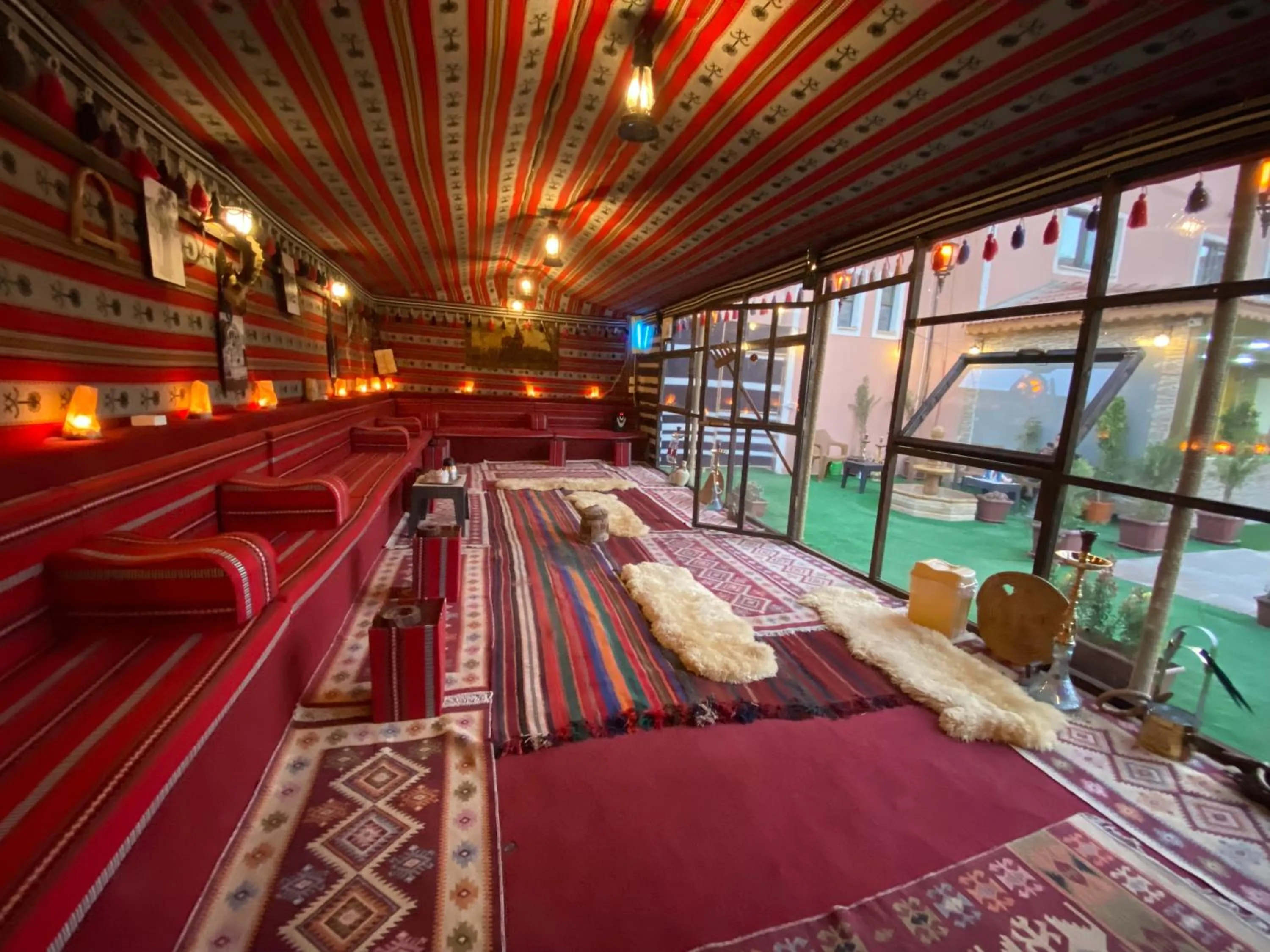 Seating area, Bed in Petra Aretas Hotel