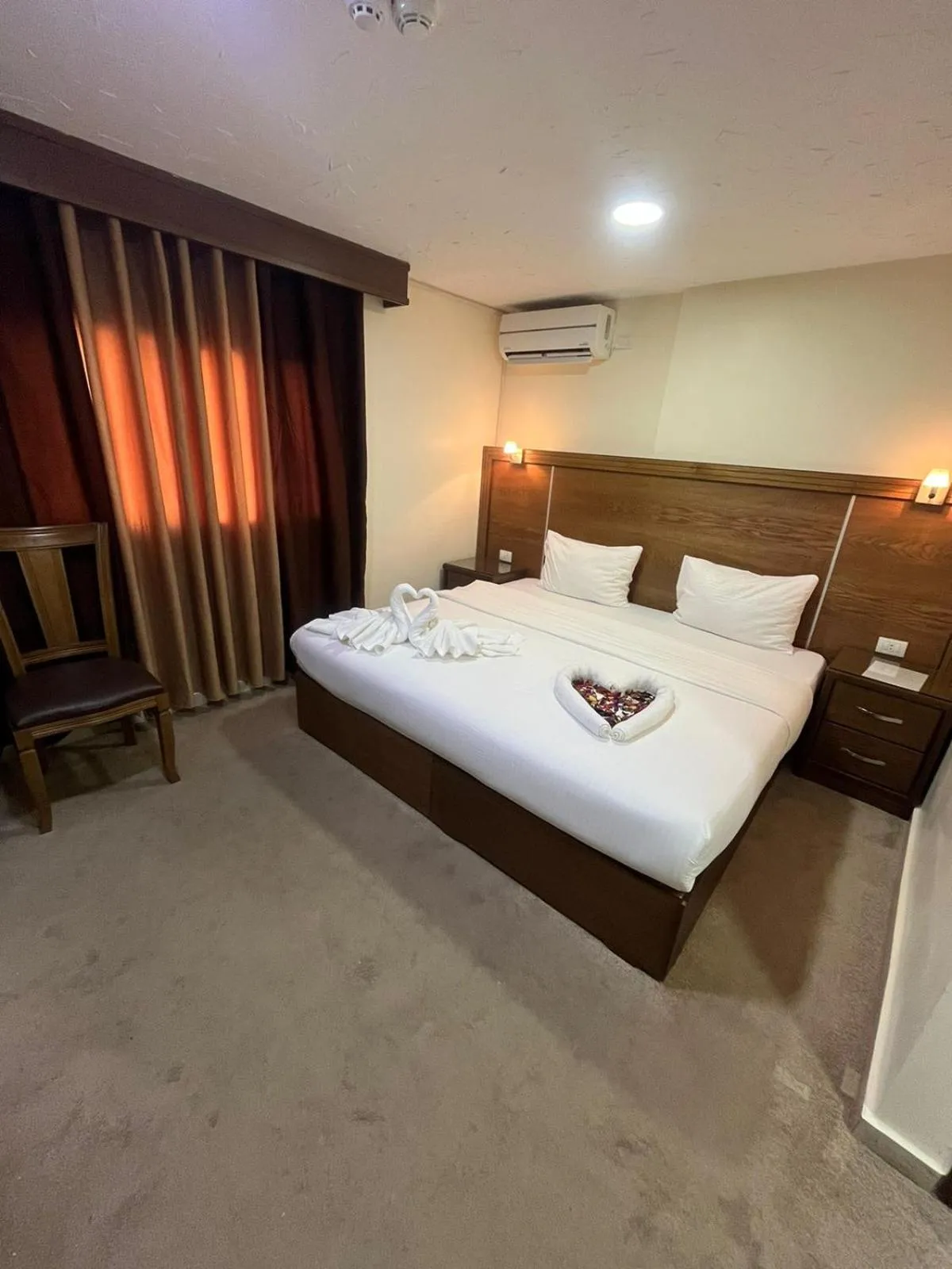 Photo of the whole room, Bed in Petra Aretas Hotel