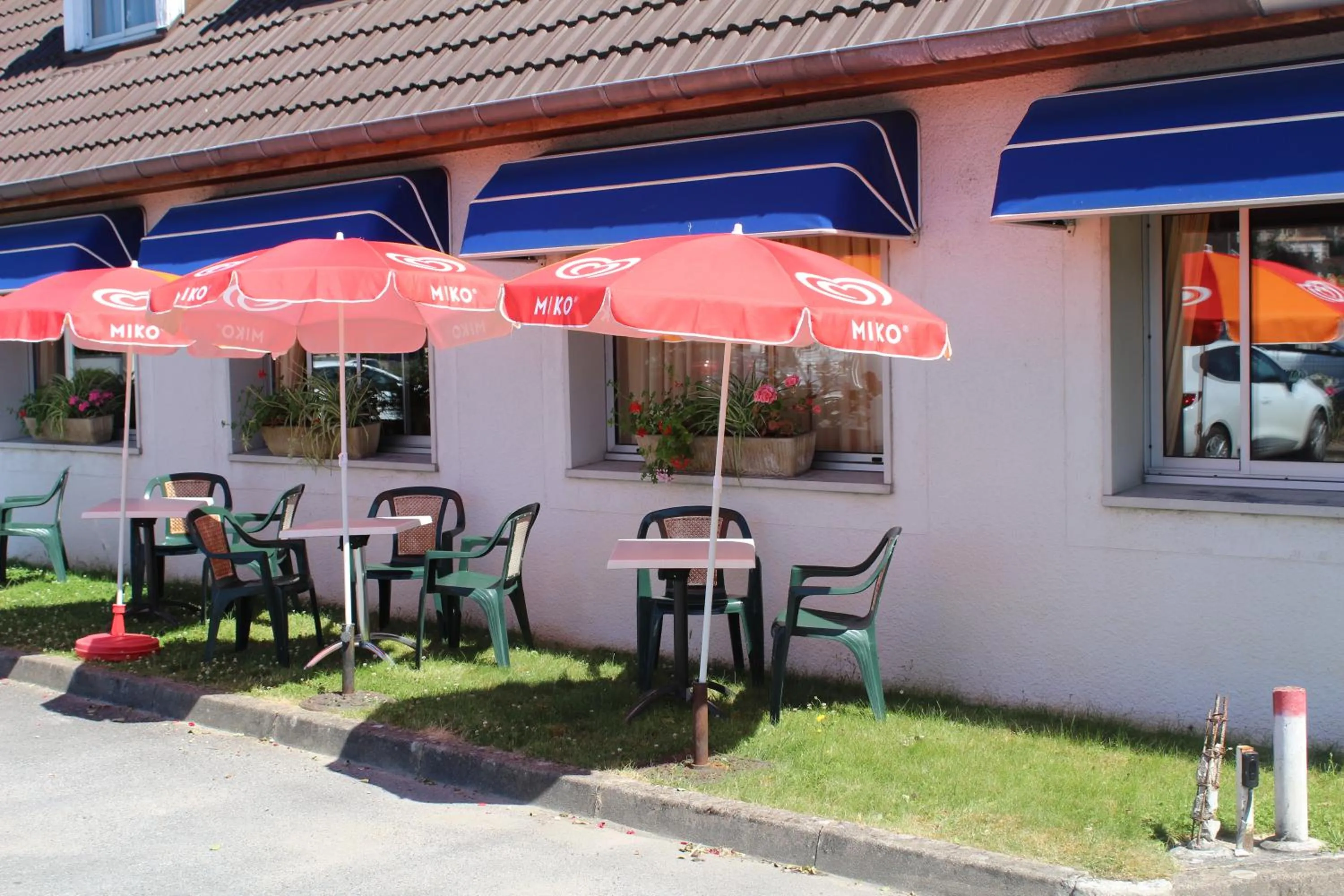 Facade/entrance in HOTEL Chateau-Thierry Centre