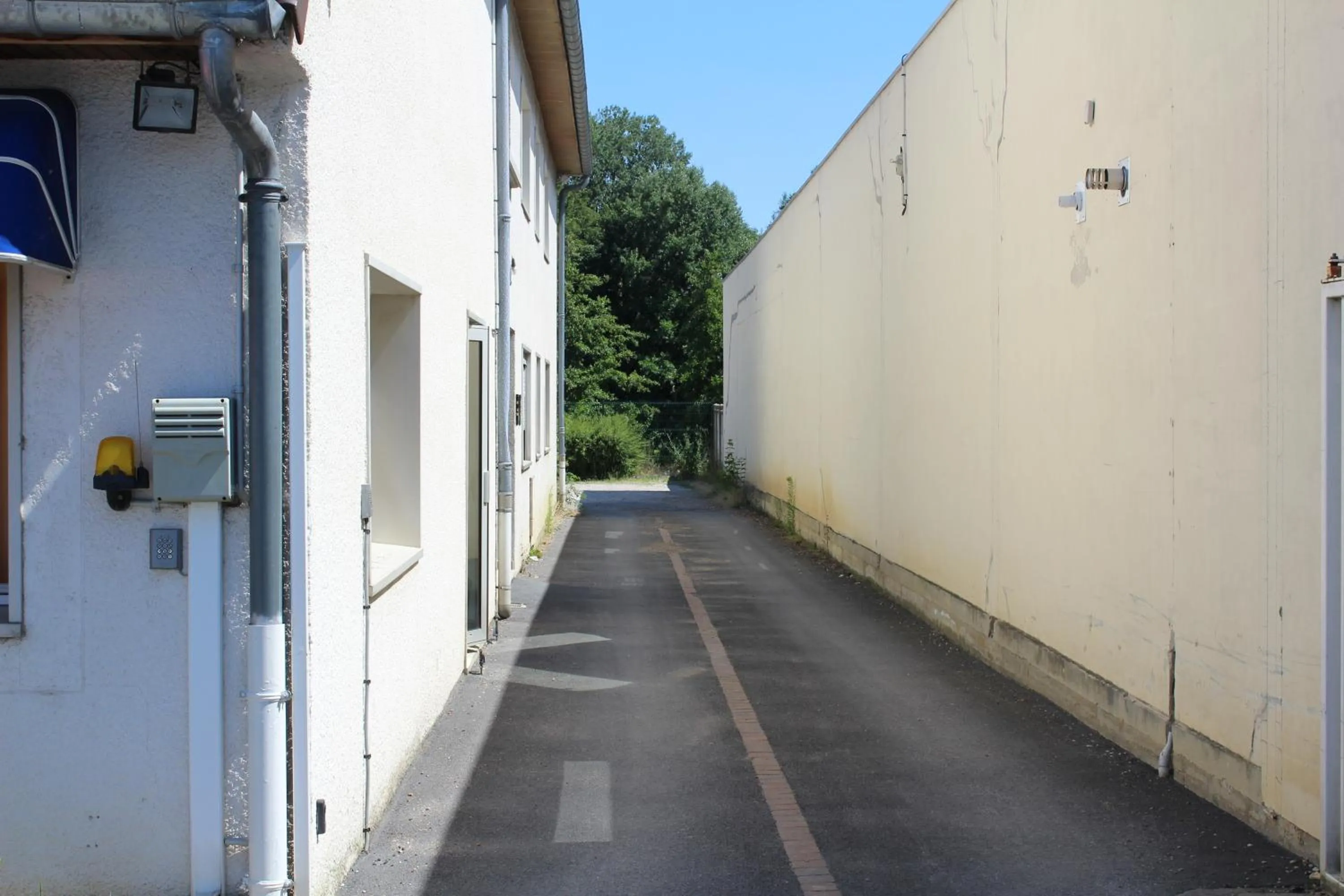 Property building in HOTEL Chateau-Thierry Centre