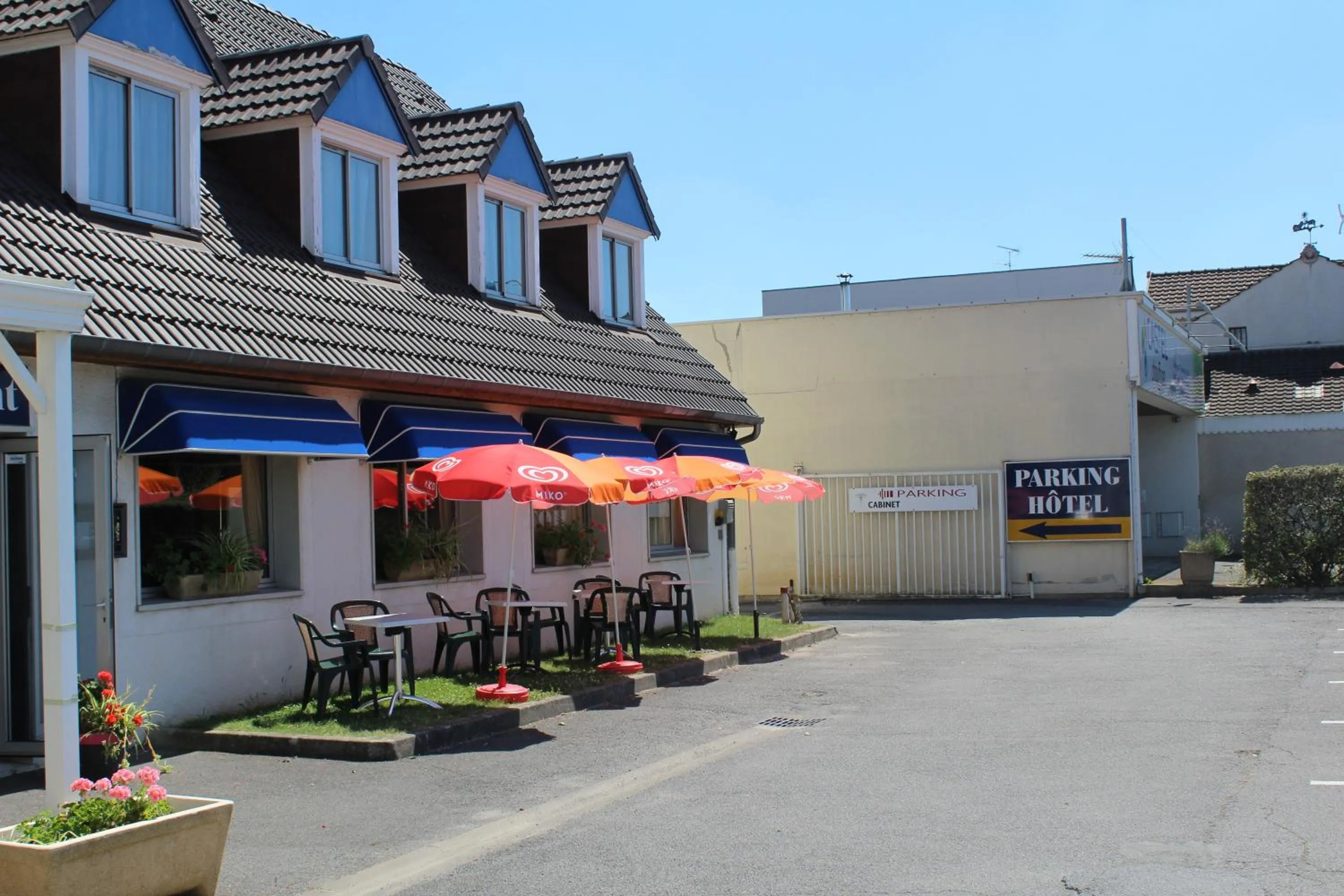 Facade/entrance in HOTEL Chateau-Thierry Centre