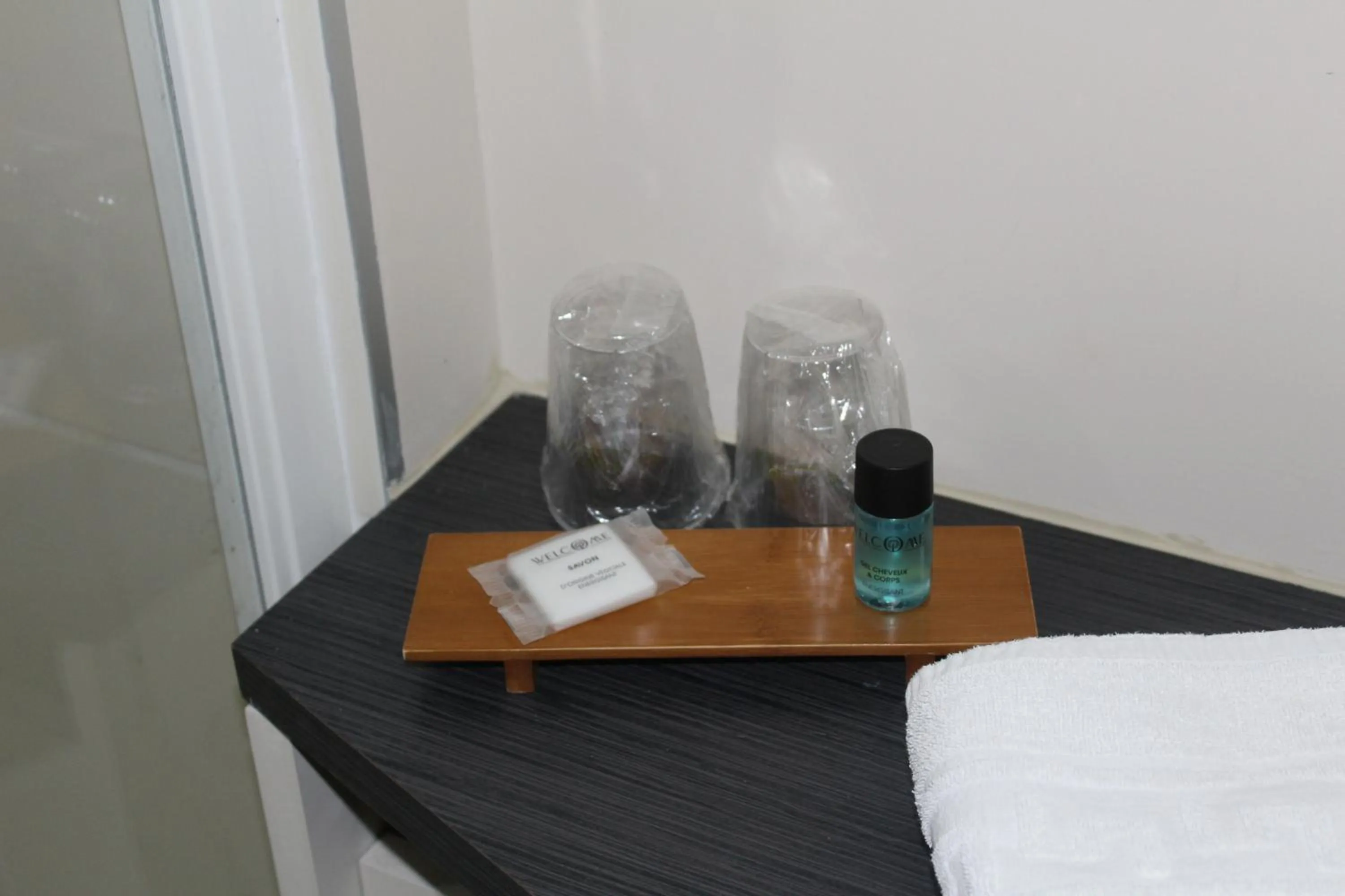 Bathroom, Bed in HOTEL Chateau-Thierry Centre