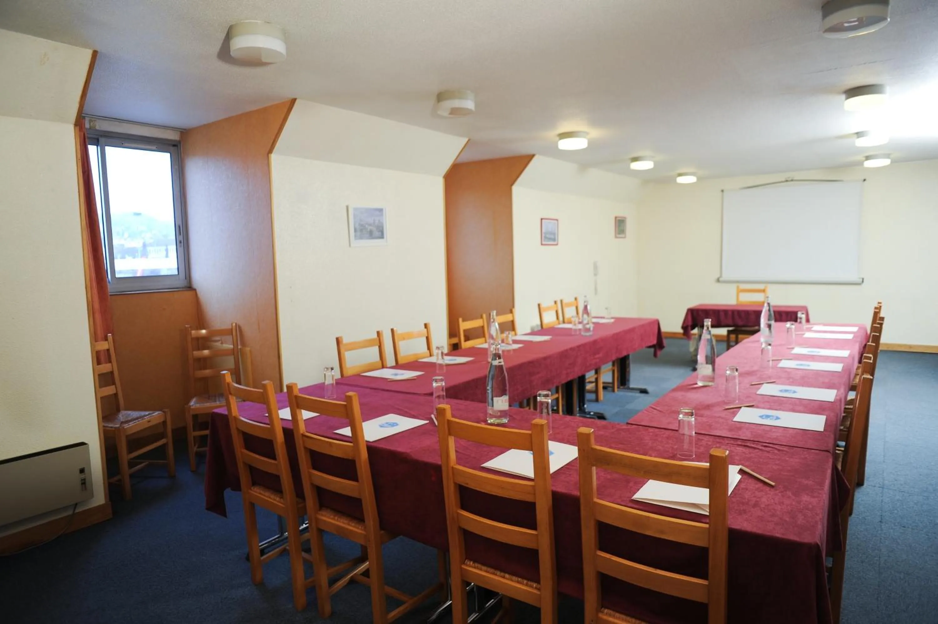 Business facilities in HOTEL Chateau-Thierry Centre