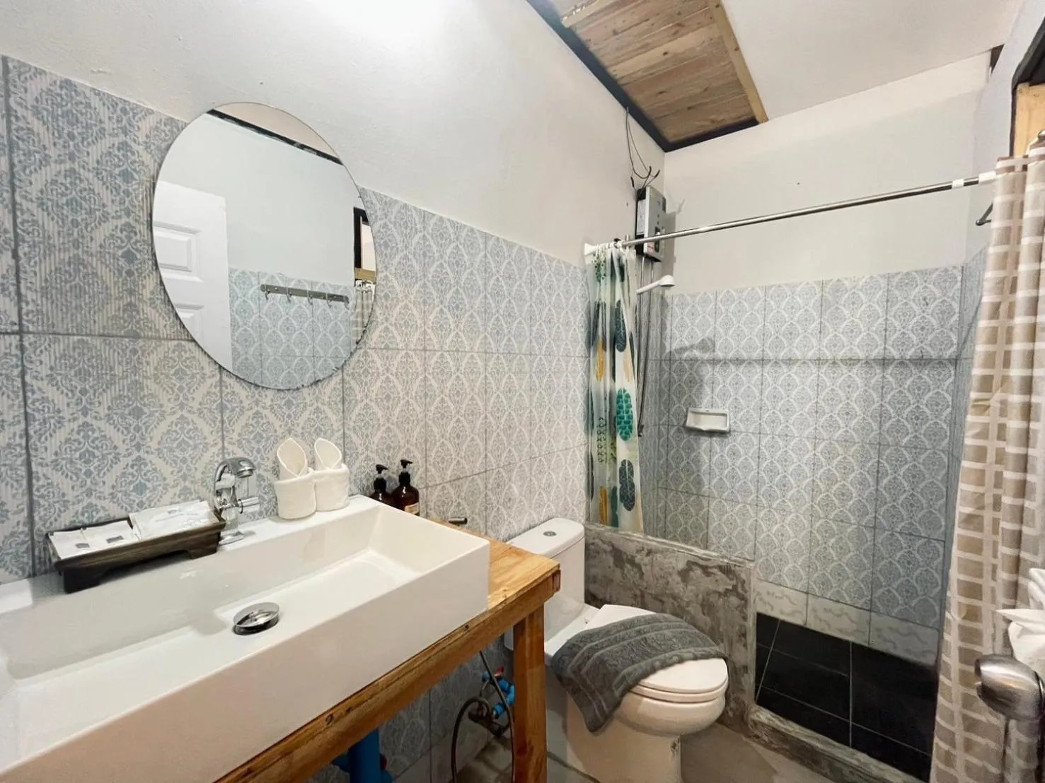 Shower in Mookboonchu Guesthouse ,Kohmook Trang