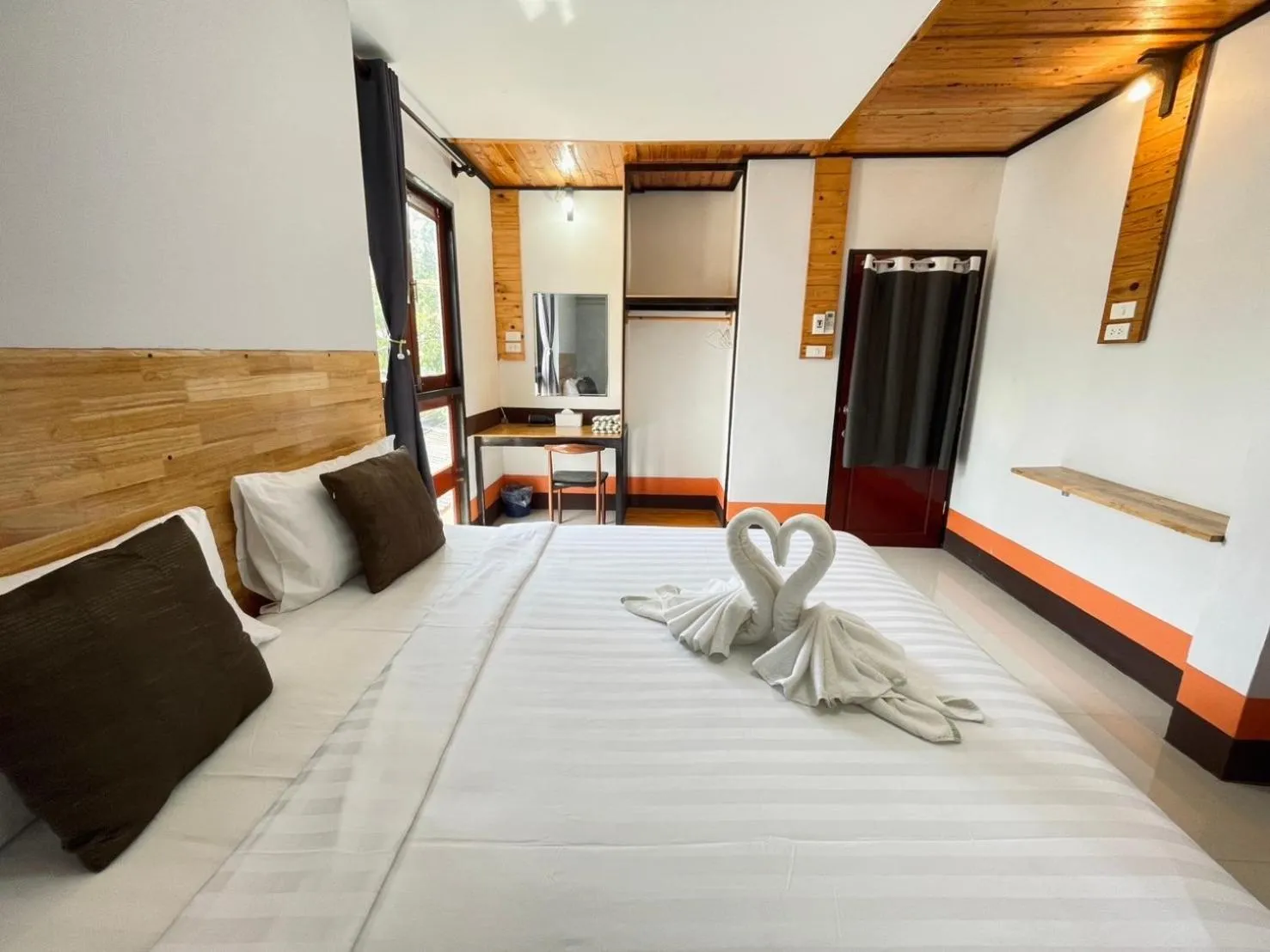 Bedroom, Bed in Mookboonchu Guesthouse ,Kohmook Trang