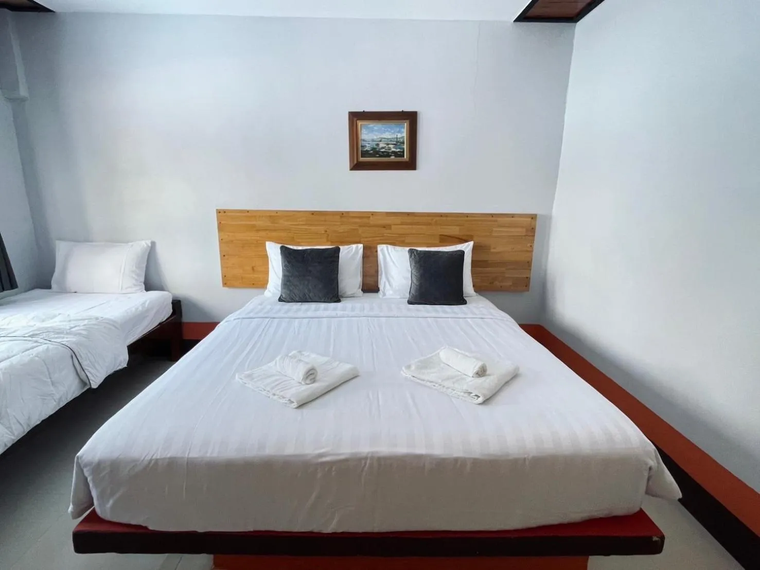Property building, Bed in Mookboonchu Guesthouse ,Kohmook Trang