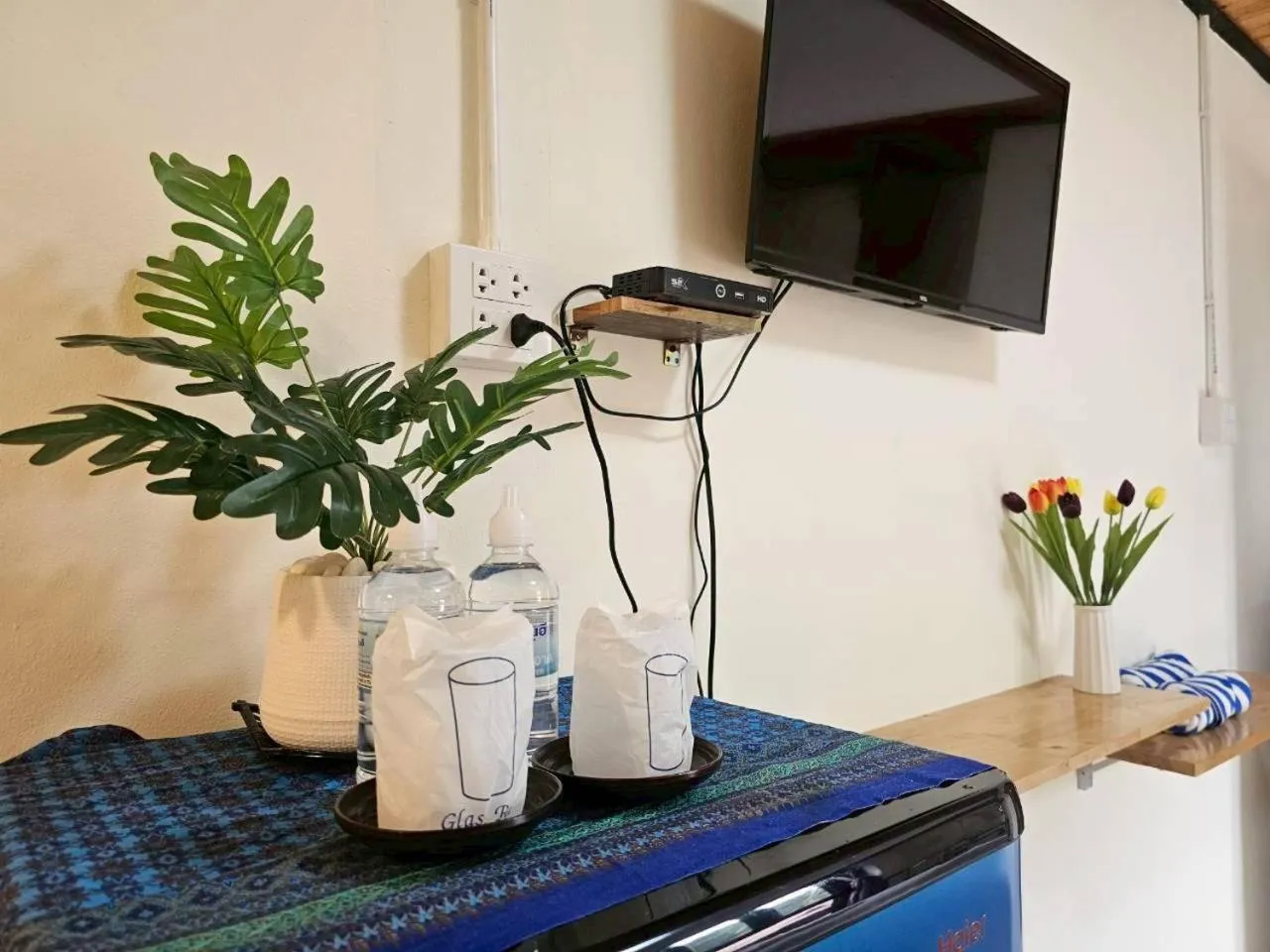 Photo of the whole room in Mookboonchu Guesthouse ,Kohmook Trang