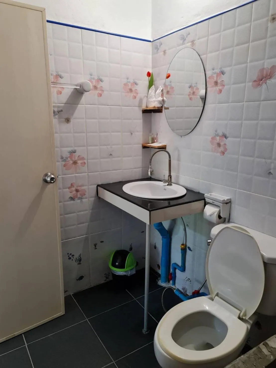 Shower in Mookboonchu Guesthouse ,Kohmook Trang