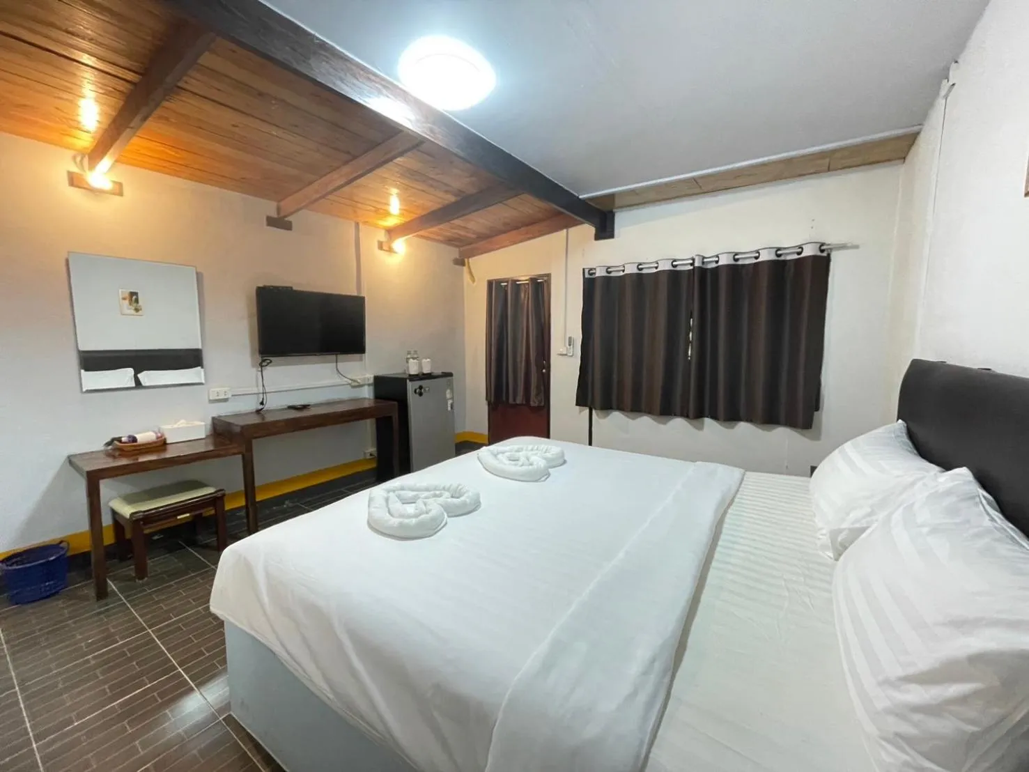 TV and multimedia, Bed in Mookboonchu Guesthouse ,Kohmook Trang