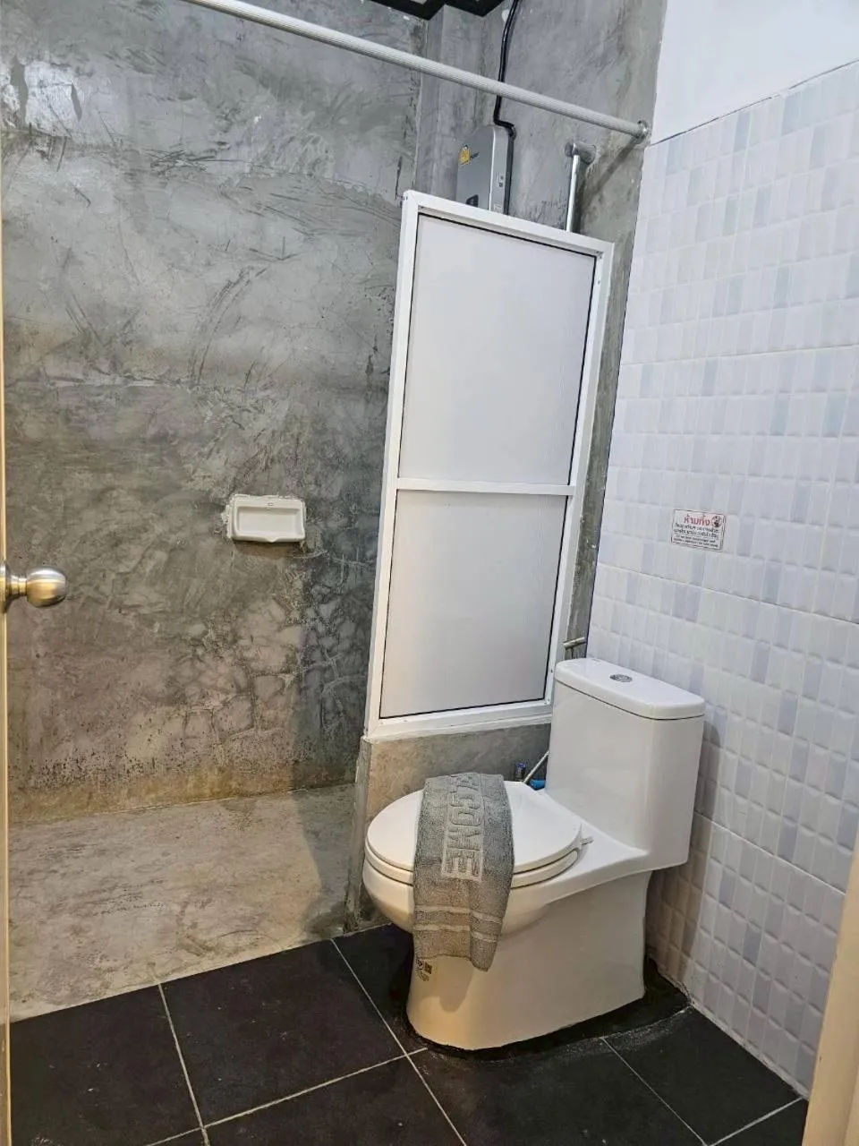 Bathroom in Mookboonchu Guesthouse ,Kohmook Trang