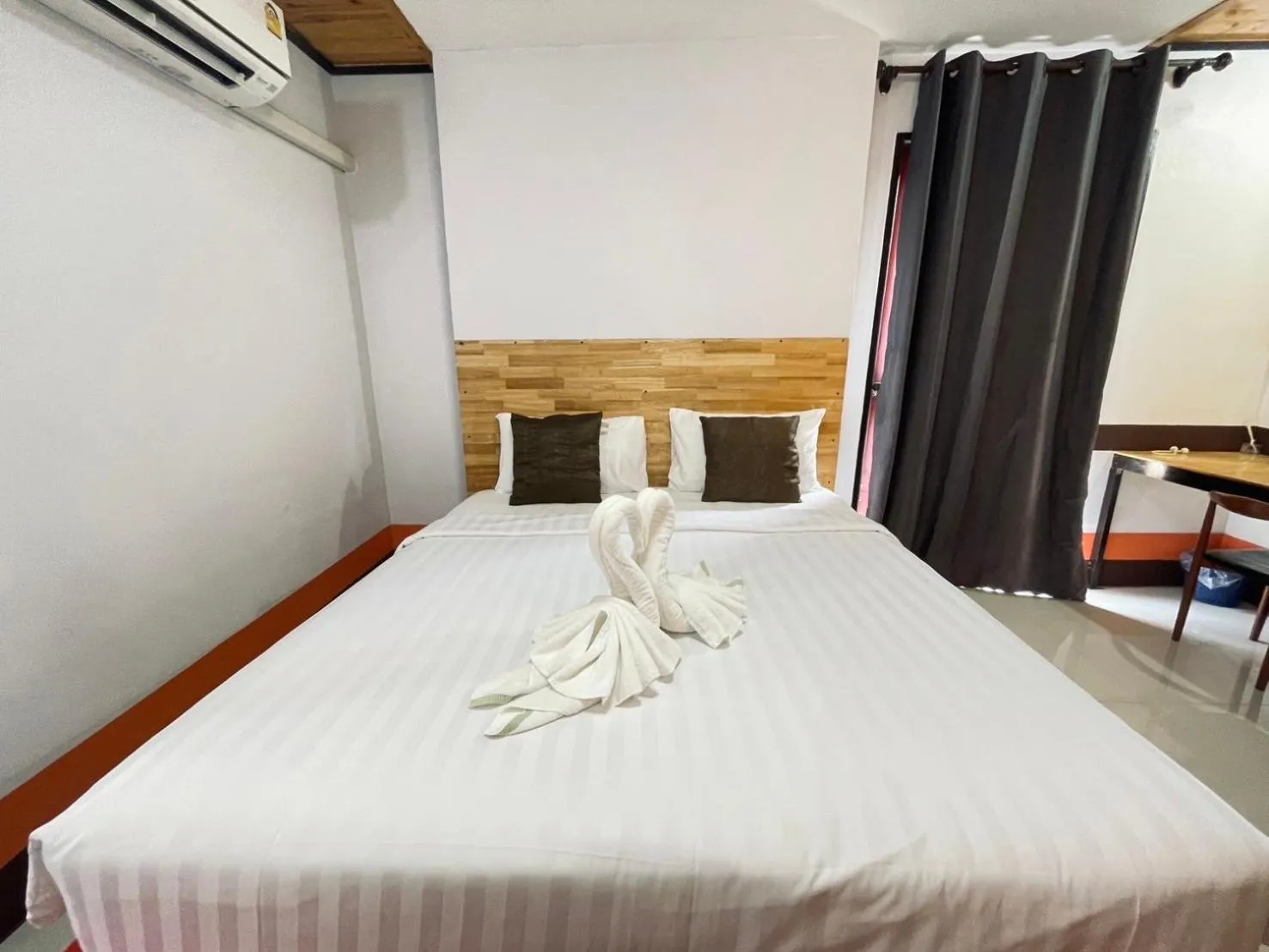 Bed in Mookboonchu Guesthouse ,Kohmook Trang